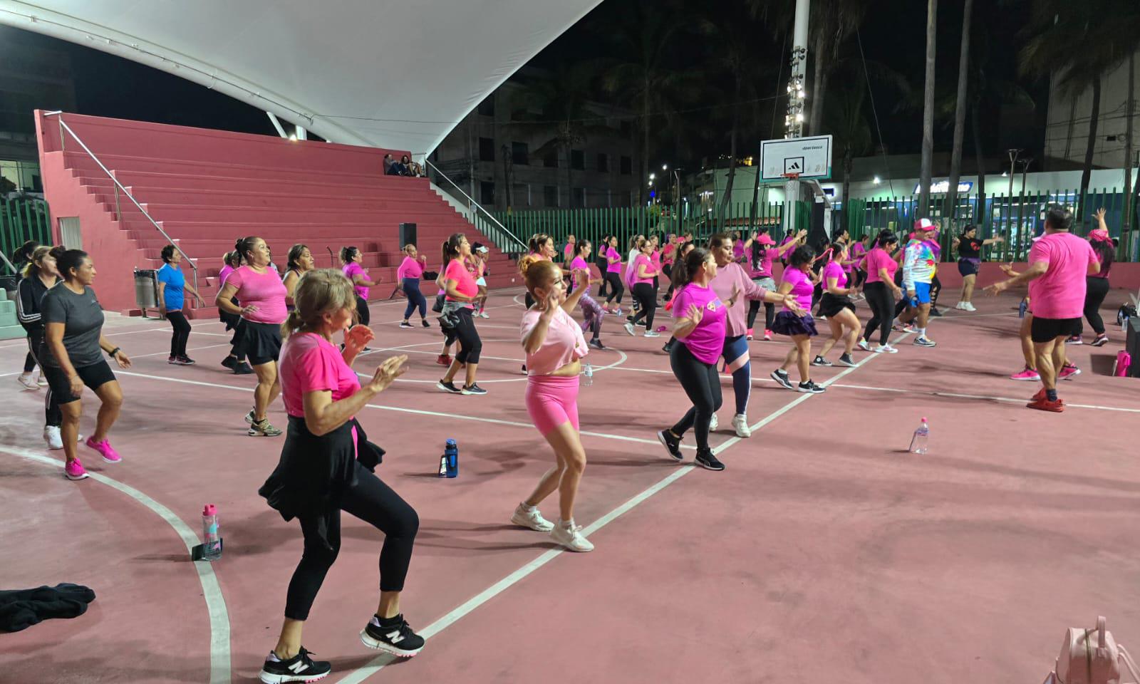 $!Celebran Chicos de Arranque 10 años de poner a bailar a los mazatlecos