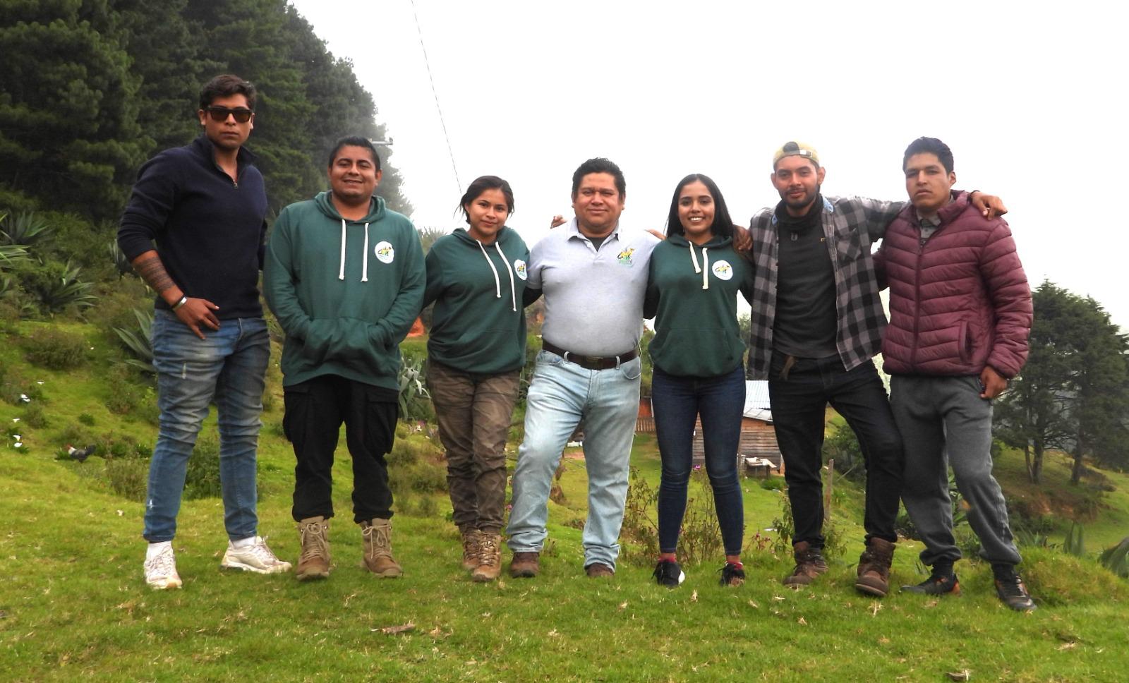 $!Equipo de trabajo de INMACOB, encabezado por el ecólogo José Alberto Almazán-Catalán, ambientólogos y biólogos de la Universidad Autónoma de Guerrero (UAGro) y un guía comunitario.