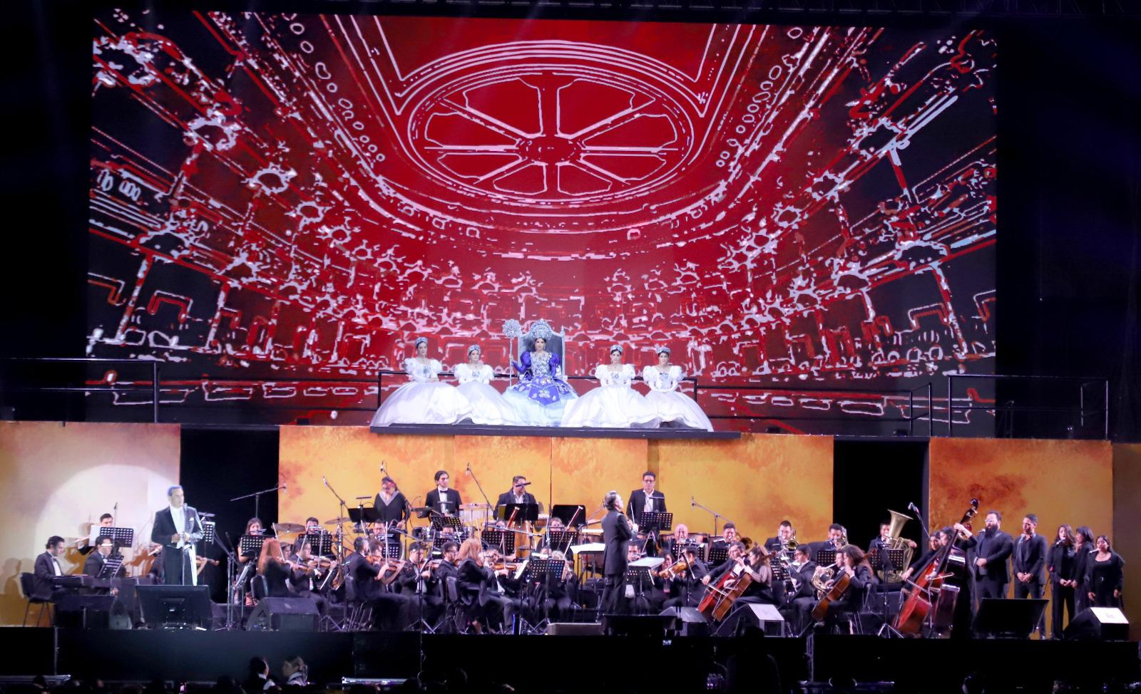 $!La reina y sus princesas son alagadas musicalmente por la orquesta.