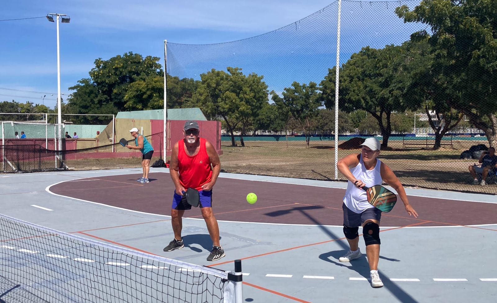 $!El Diablo Pickleball Tournament concluye con emocionantes partidos de parejas mixtas