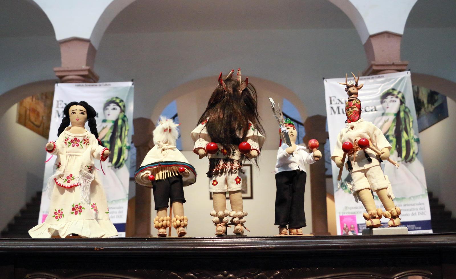 $!Muñecos de su autoría.