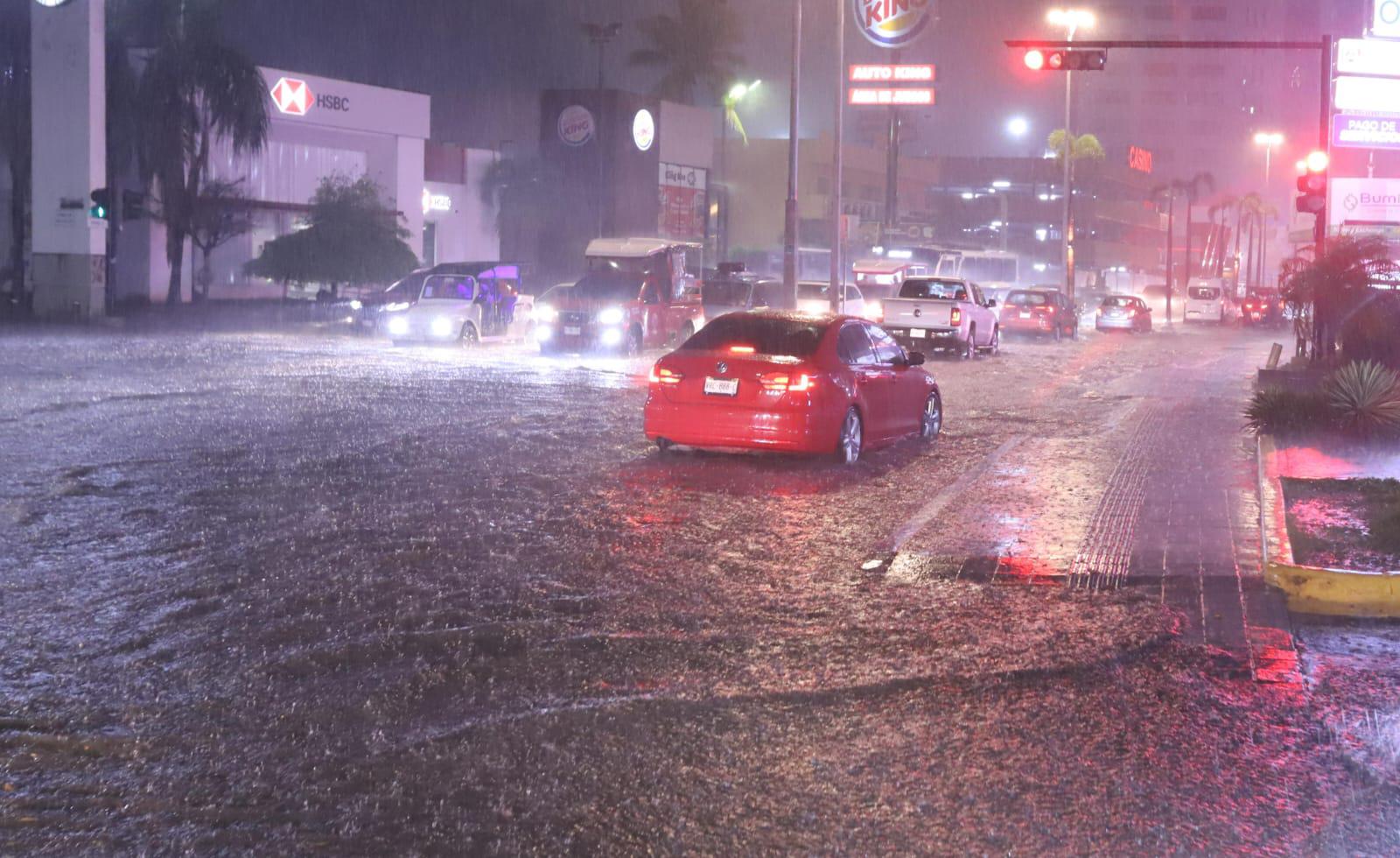 $!Azota tormenta a Mazatlán y al sur de Sinaloa