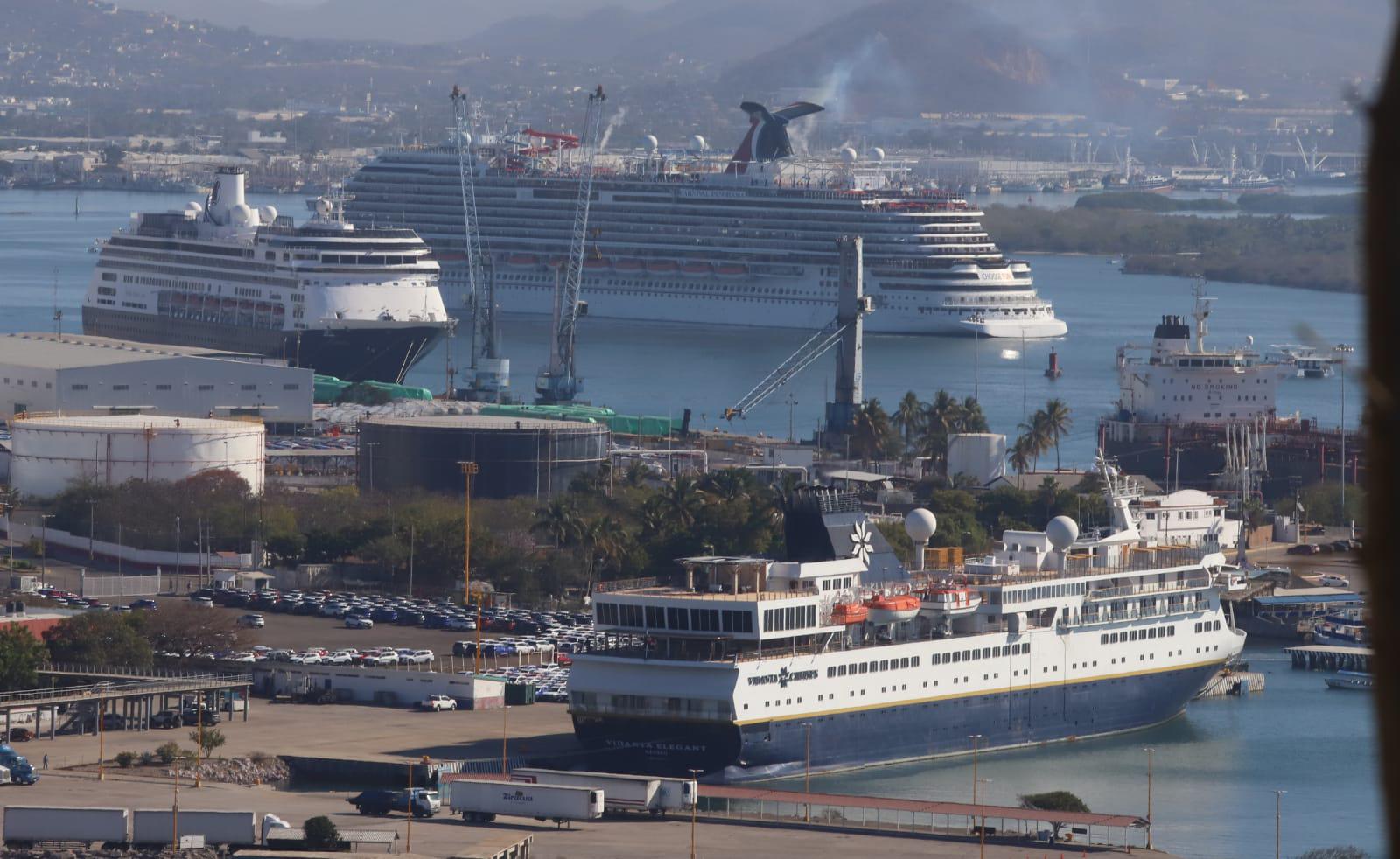 $!Disfrutan de Mazatlán turistas de los cruceros Zaandam y Carnival Panorama
