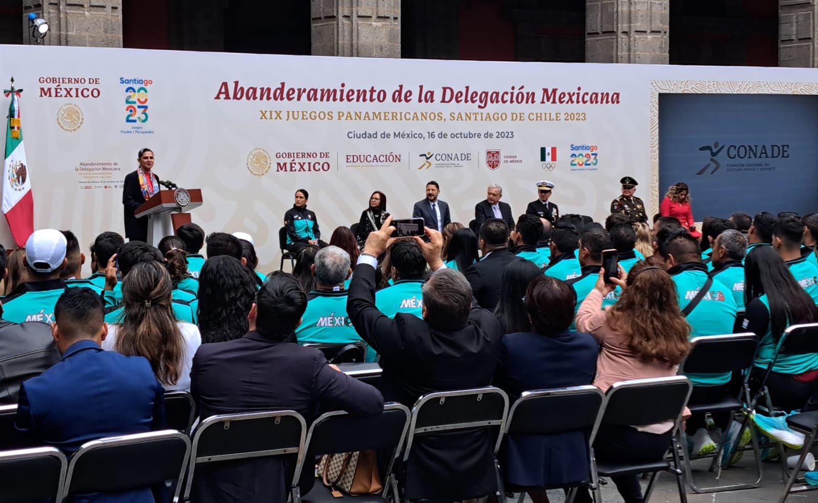 $!Andrés Manuel López Obrador encabeza abanderamiento de la delegación mexicana que irá a los Panamericanos