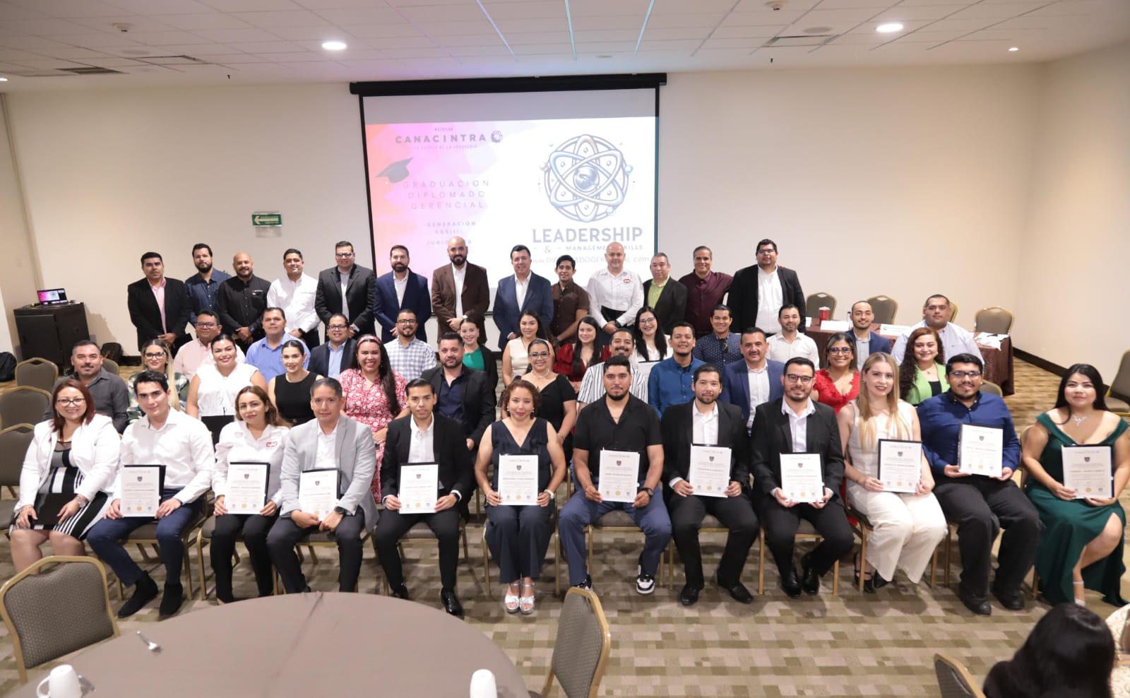 $!Celebran graduación de la generación 33 del Diplomado en Liderazgo de Canacintra Mazatlán