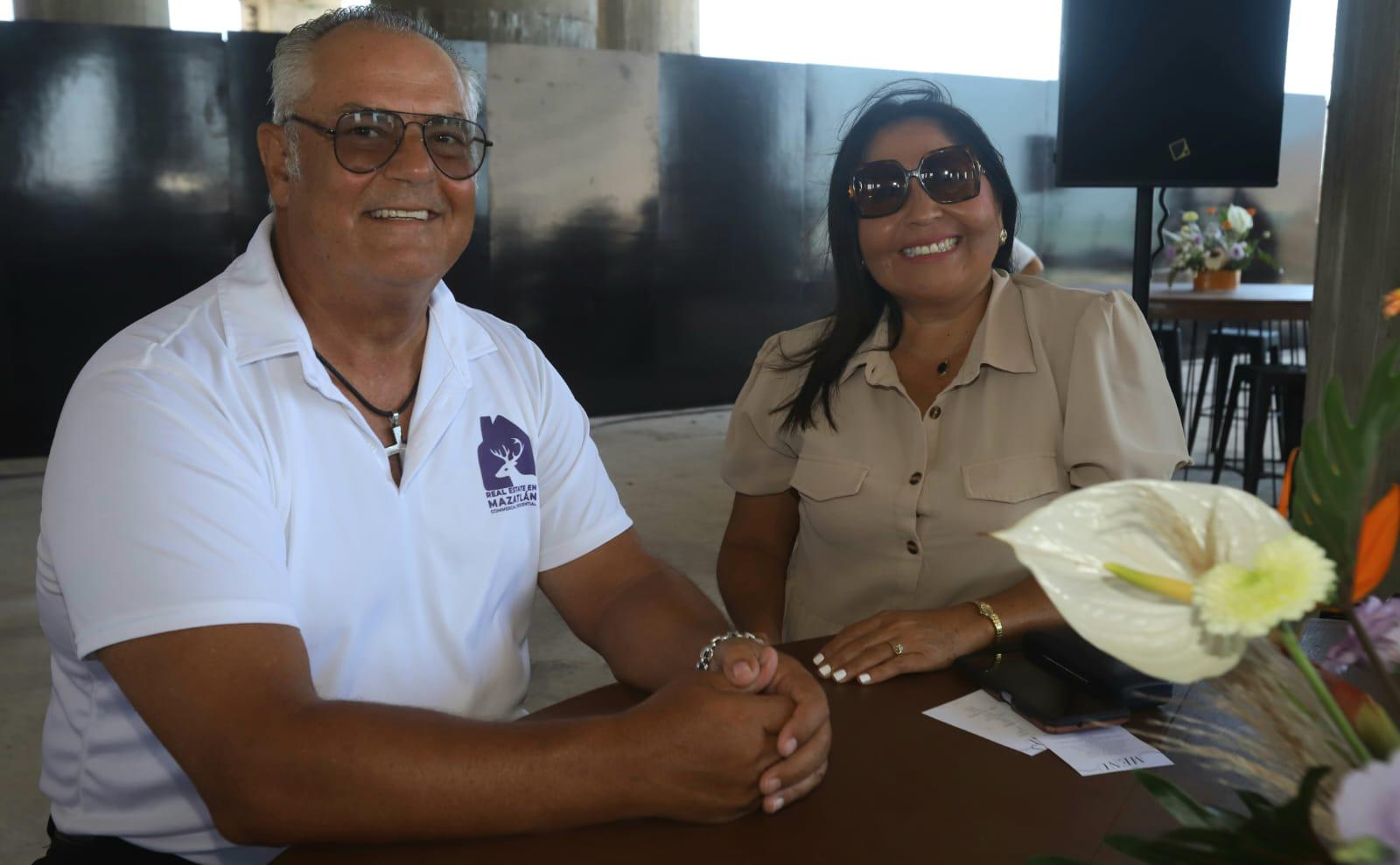 $!John Thompson y María Llamas.