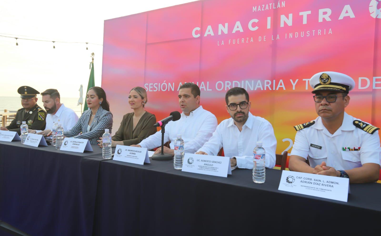 $!Mauricio Aguilar asume la presidencia de Canacintra Mazatlán para el periodo 2026-2027