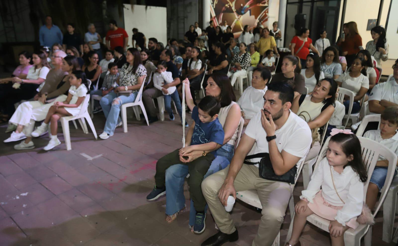 $!El patio del Museo de Arte de Mazatlán lució lleno.