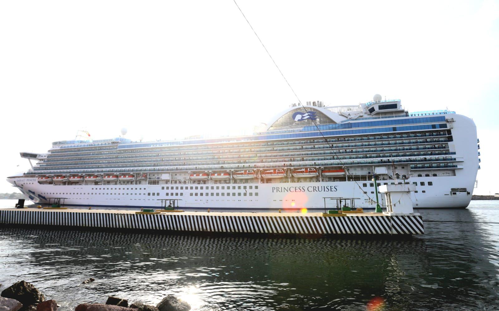 $!Recibe Mazatlán a los cruceros Emerald Princess y Brilliant Lady