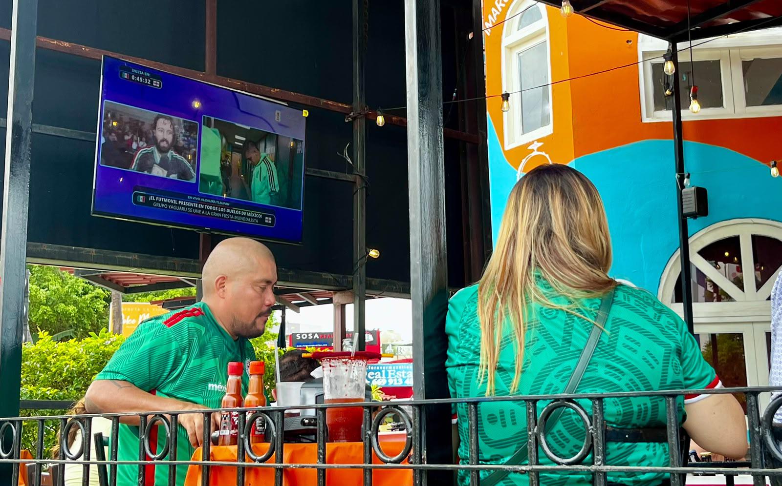 $!Disfrutan ya en Mazatlán el partido entre México contra Inglaterra esperando el triunfo de la selección nacional