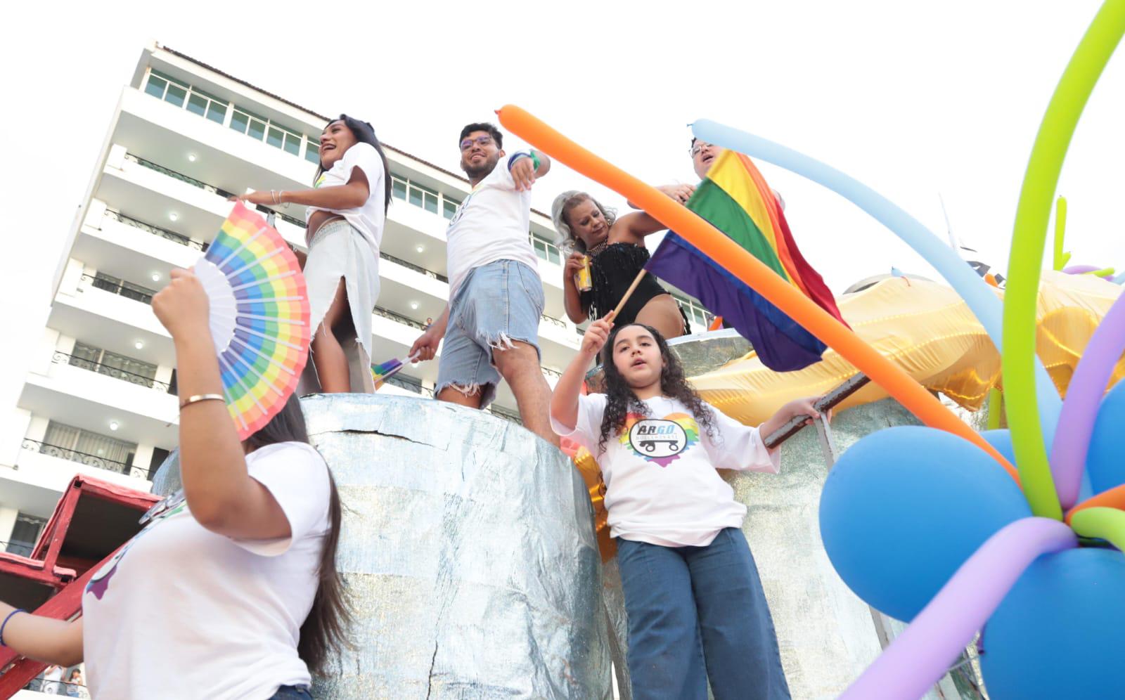 $!Marcha Maz Orgullo 2025 llena el malecón de Mazatlán de color y alegría