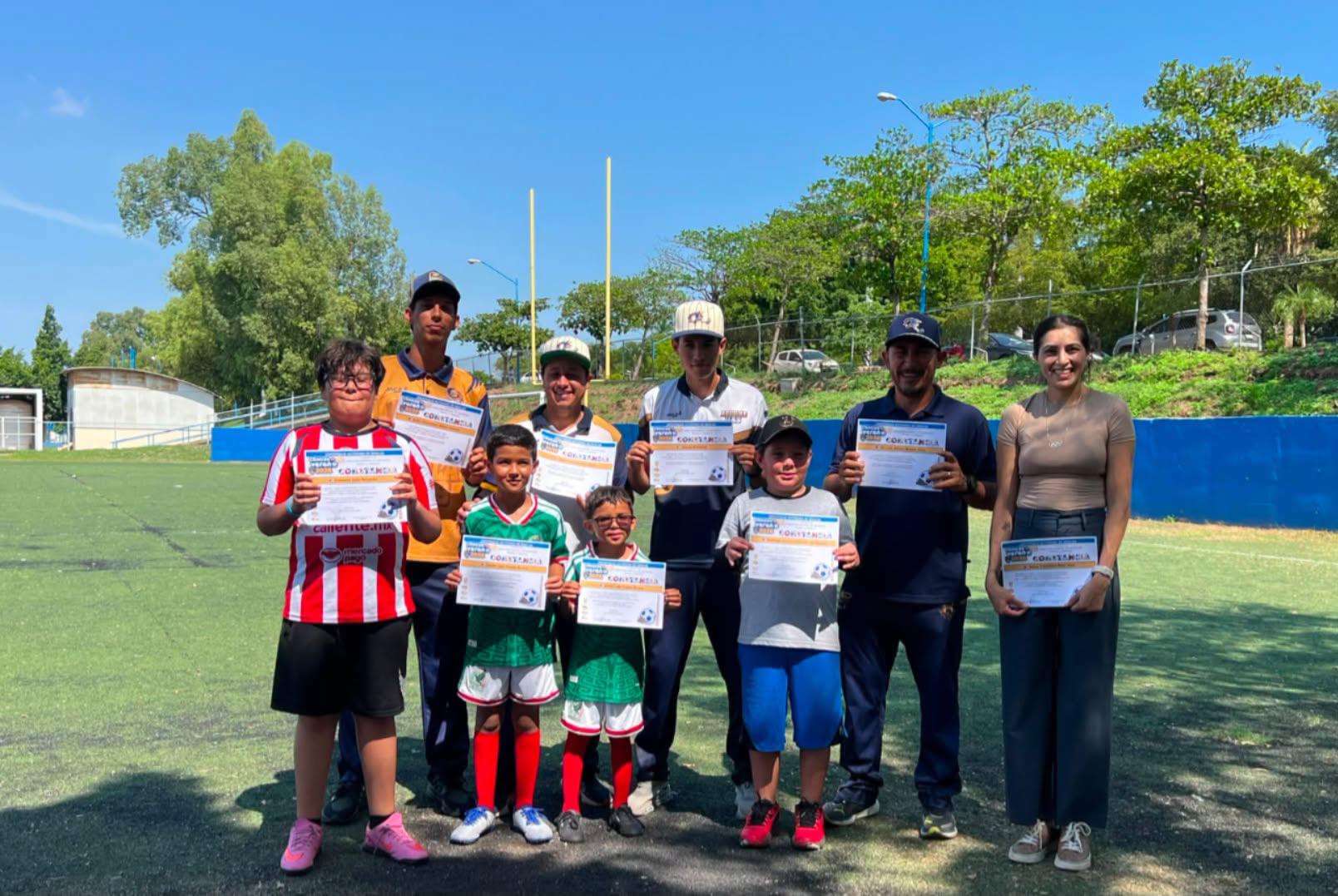 $!El curso de verano también contó con clases de futbol.