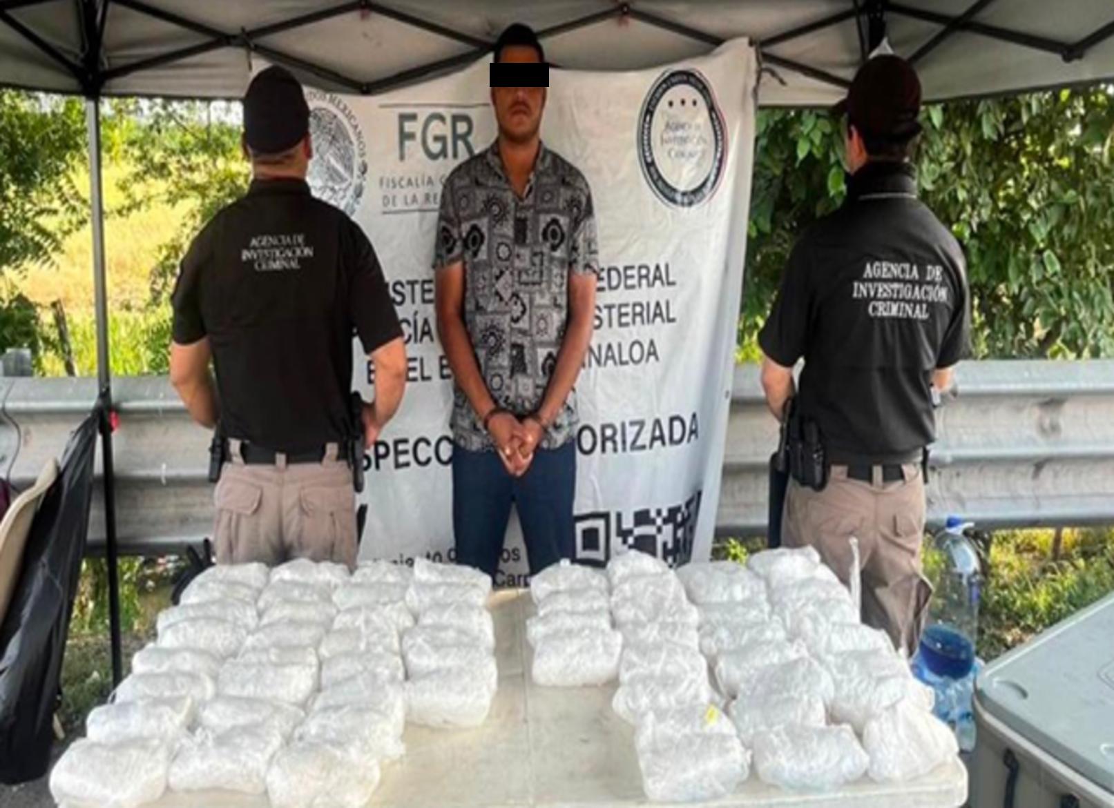 $!Dos detenidos tras operativos en Mazatlán y Escuinapa; aseguran armas, explosivos y droga