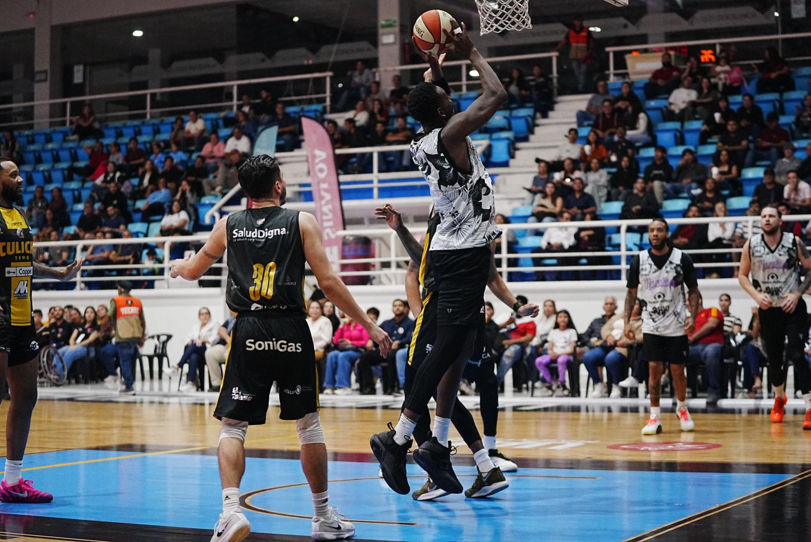 $!Venados Basketball y Caballeros de Culiacán brindan espectáculo en Copa DIF Sinaloa