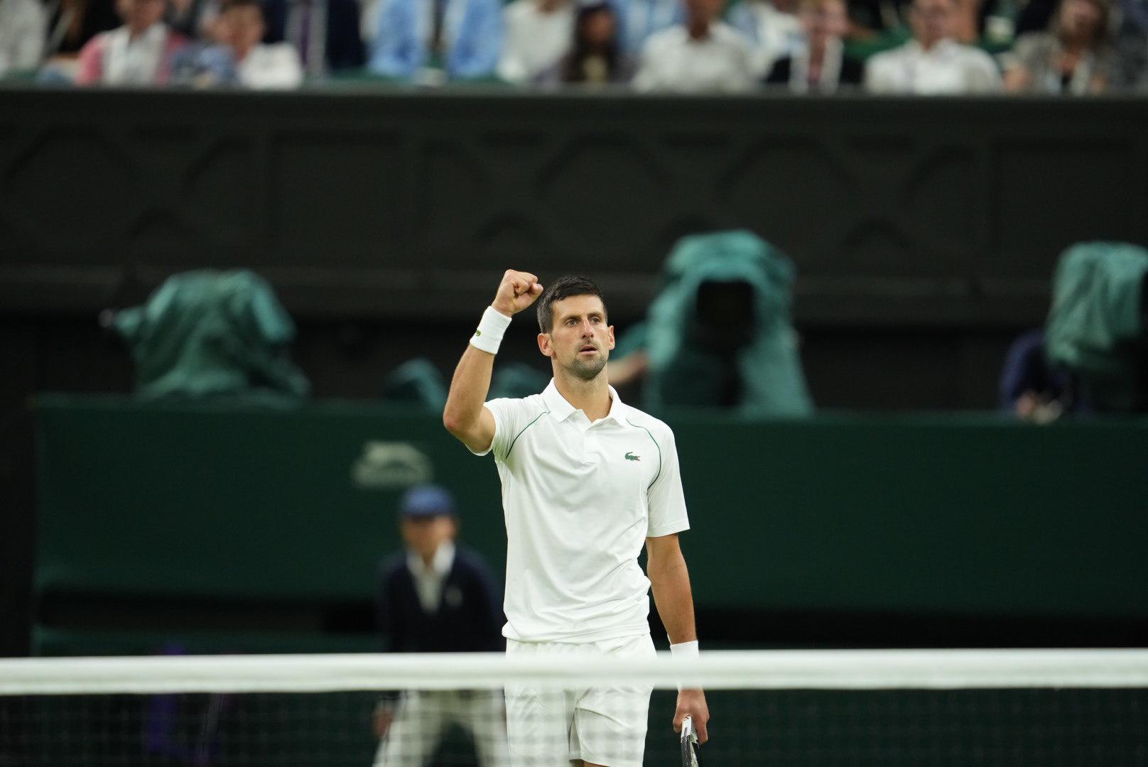 $!Novak Djokovic llega exigido a cuartos de final de Wimbledon