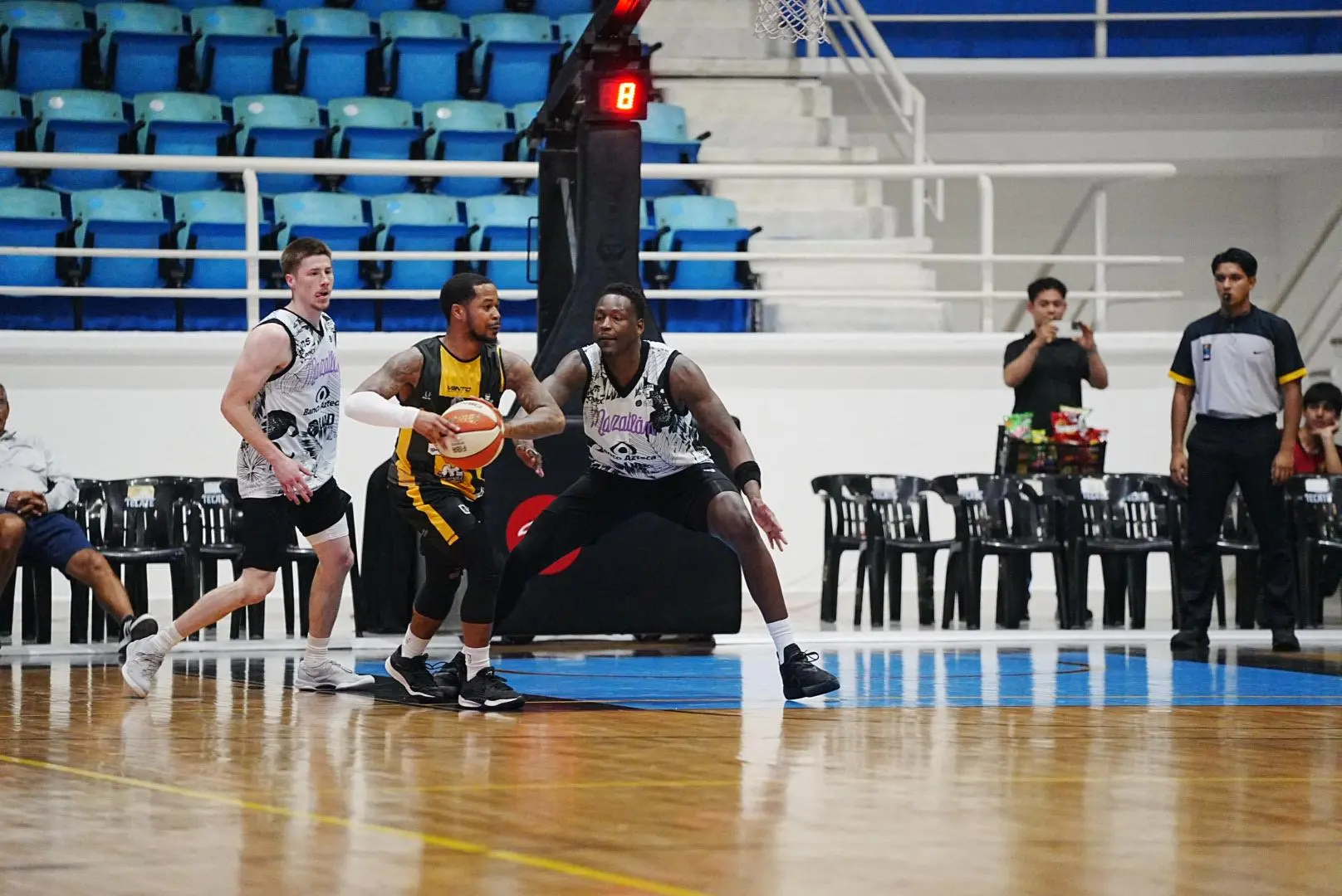 $!Venados Basketball y Caballeros de Culiacán brindan espectáculo en Copa DIF Sinaloa