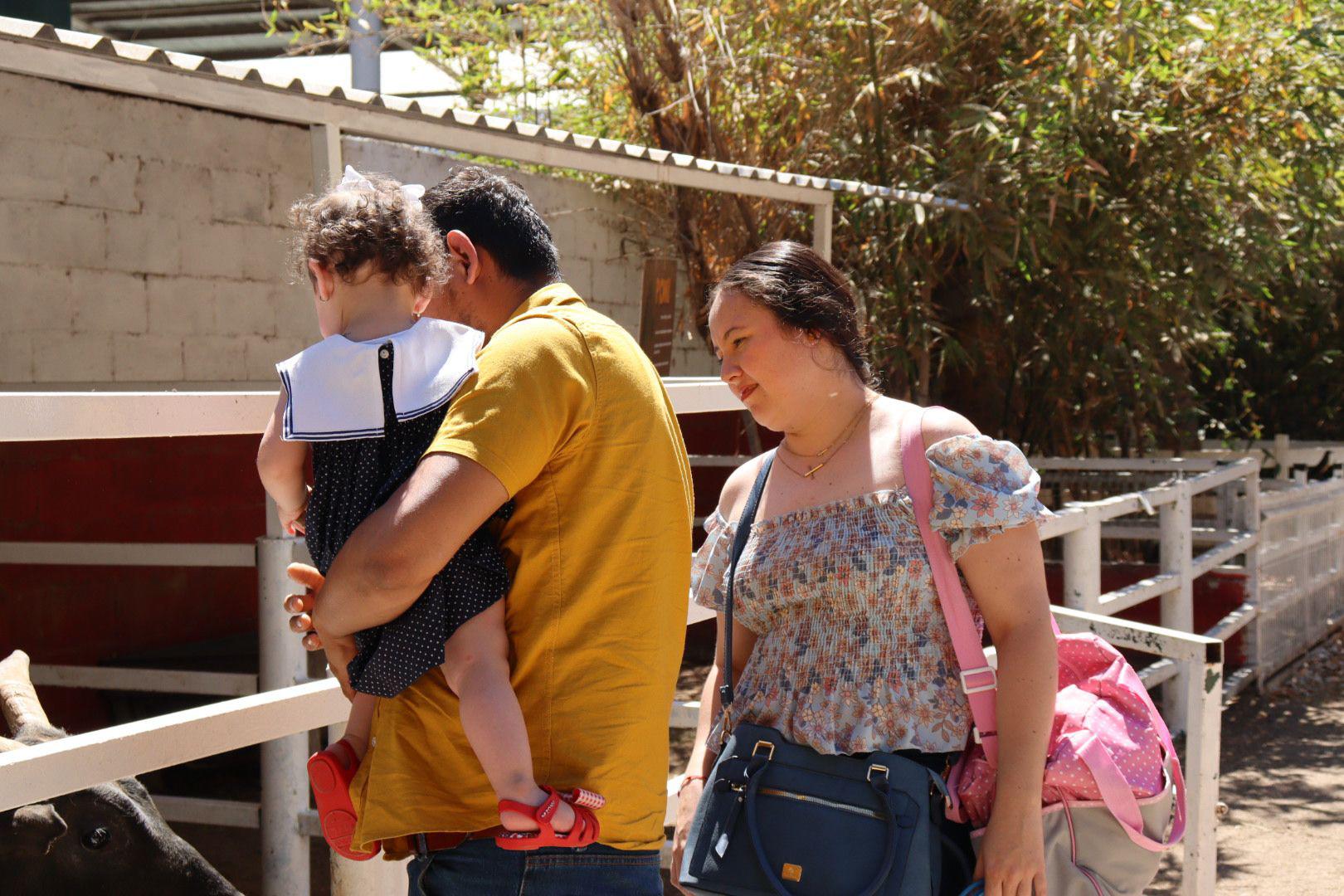 $!Culiacanenses disfrutan sus vacaciones en el Zoológico
