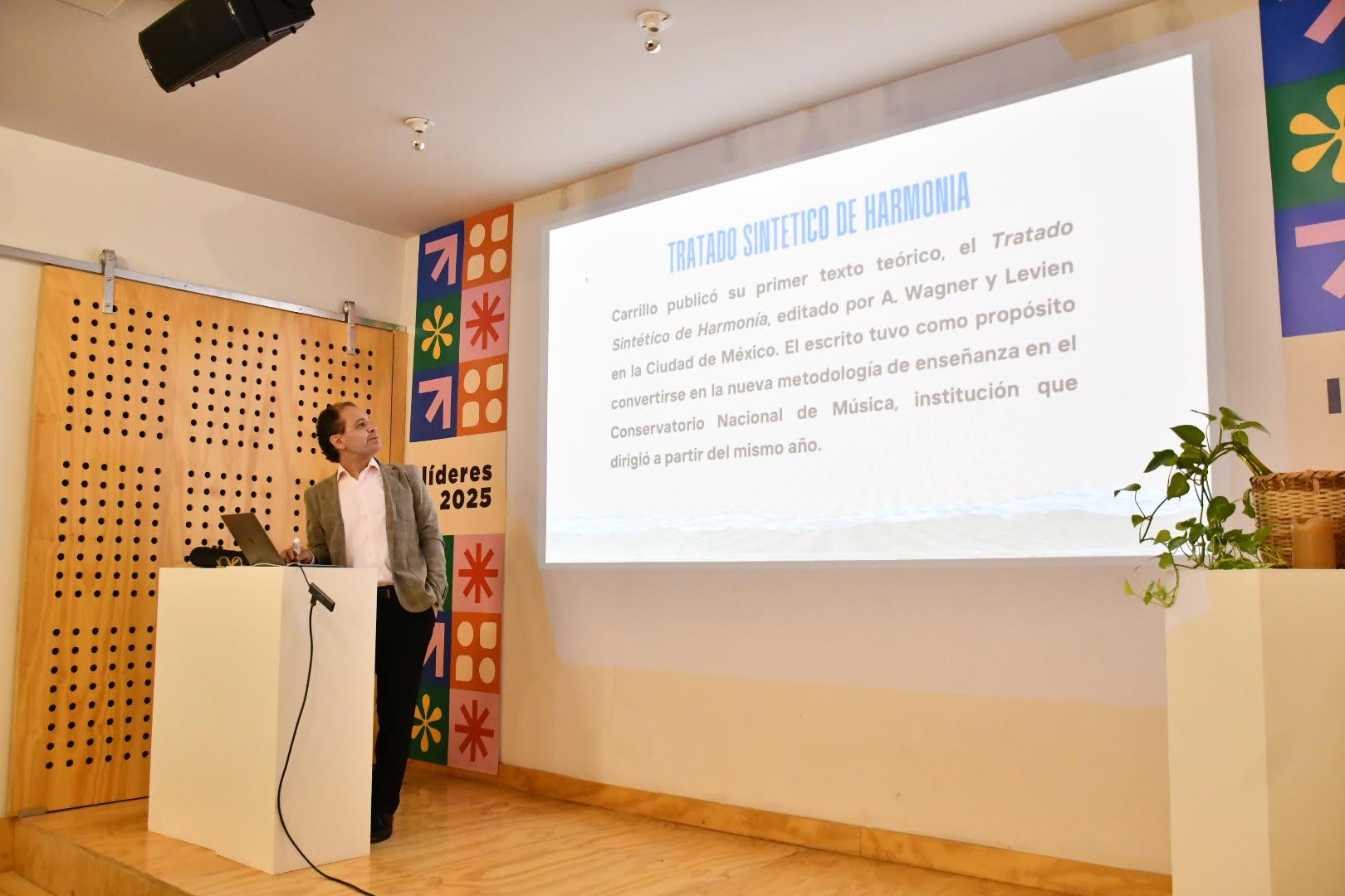 $!El director comparte una breve historia de Julián Carrillo.