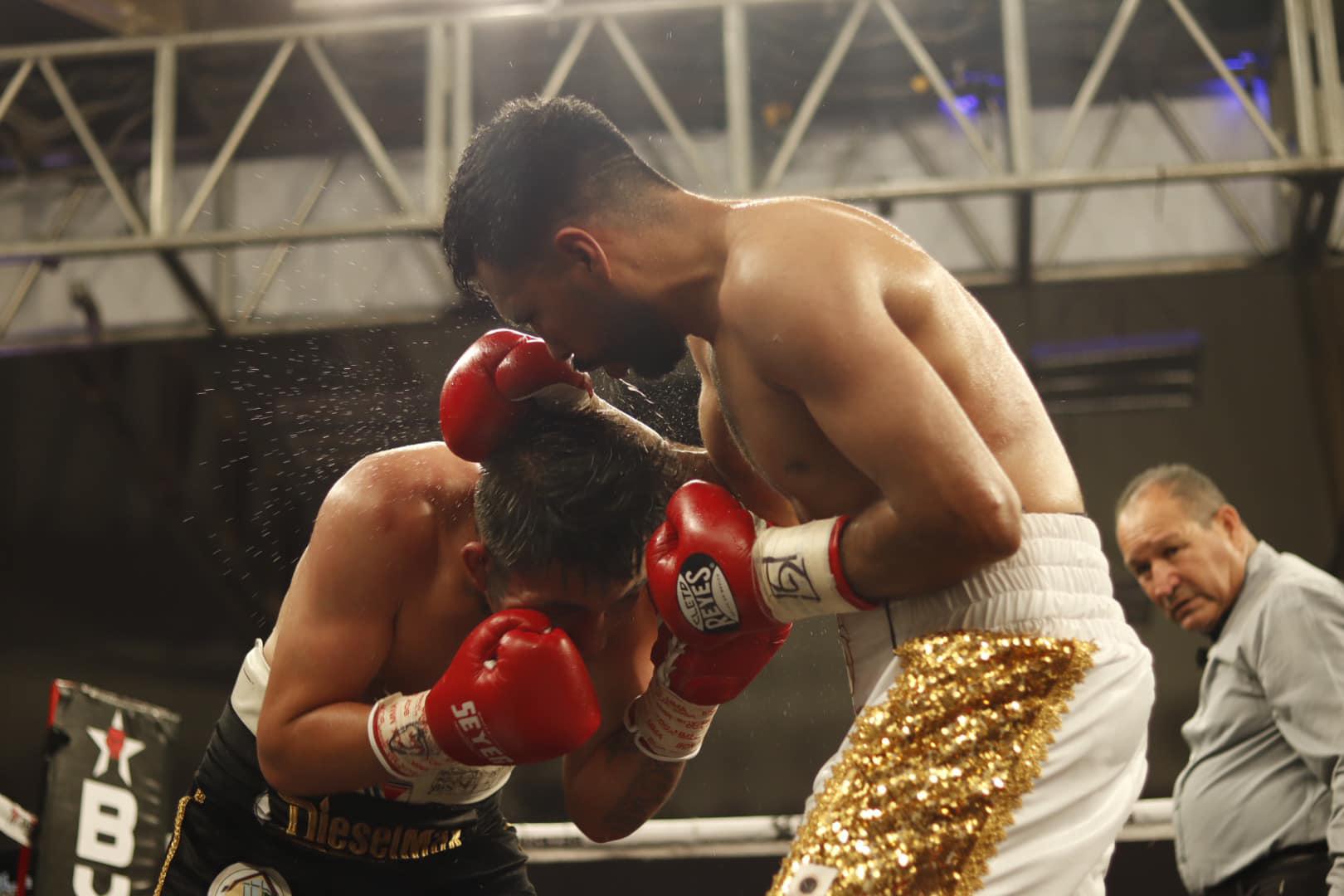 $!Nazario Castro sorprende con nocaut al culichi Héctor Escobar