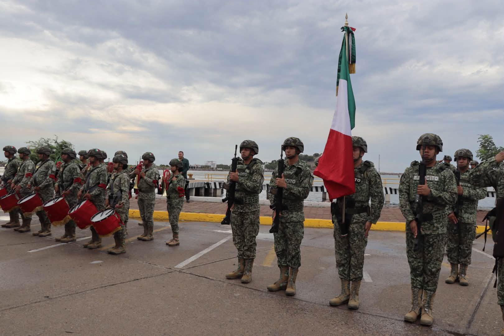 $!Rinden homenaje en Mazatlán a pescadores caídos a 31 años de la tragedia del huracán Ismael