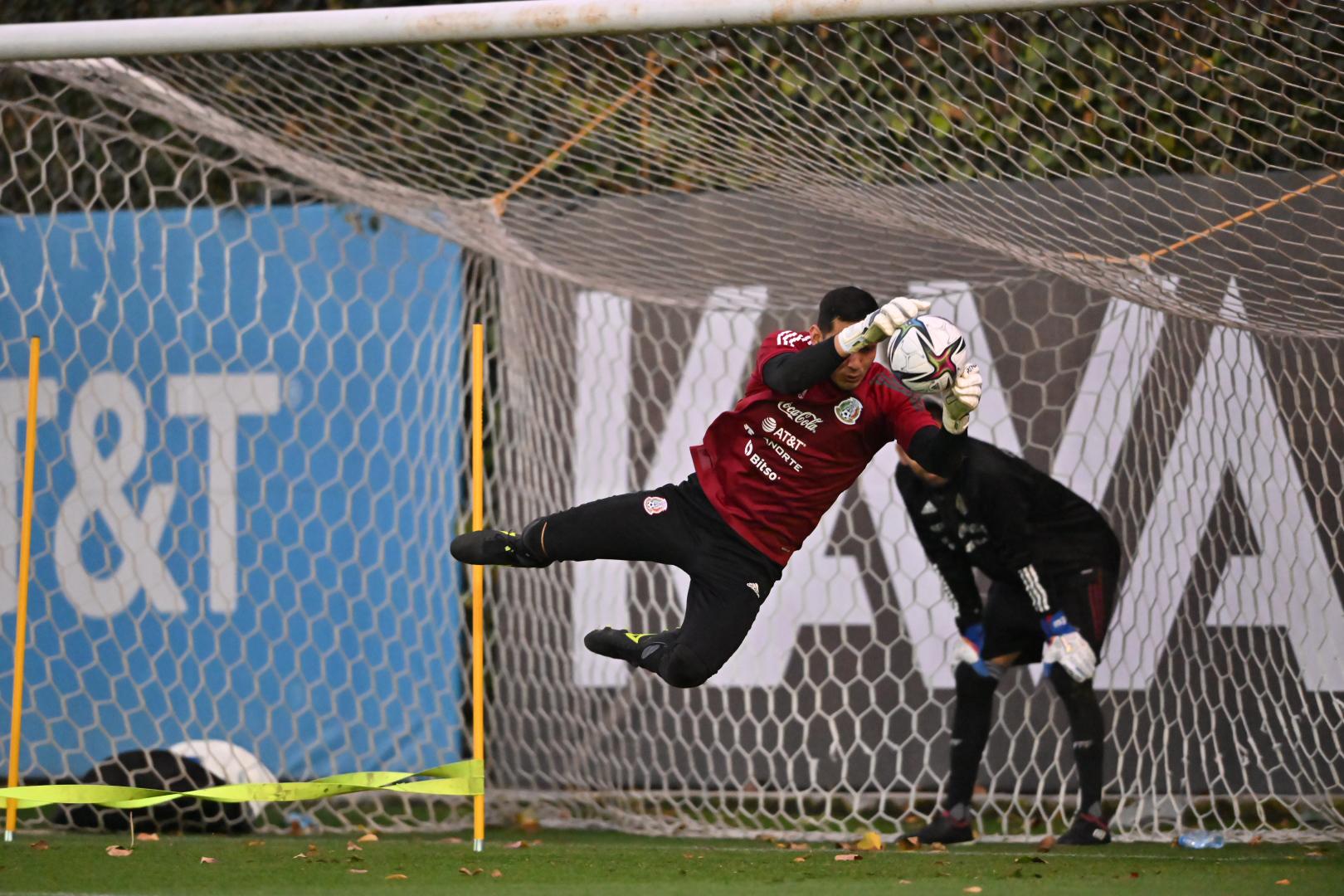 $!Rodolfo Cota tendrá una dura competencia en el arco.