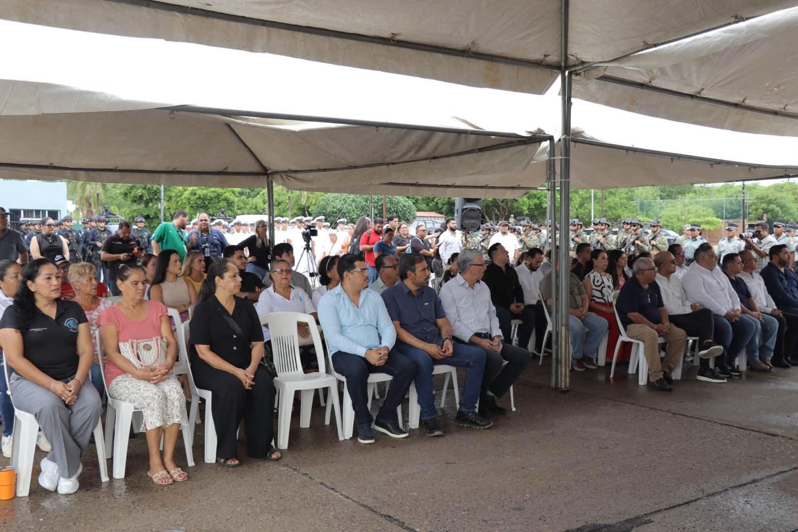$!Rinden homenaje en Mazatlán a pescadores caídos a 31 años de la tragedia del huracán Ismael