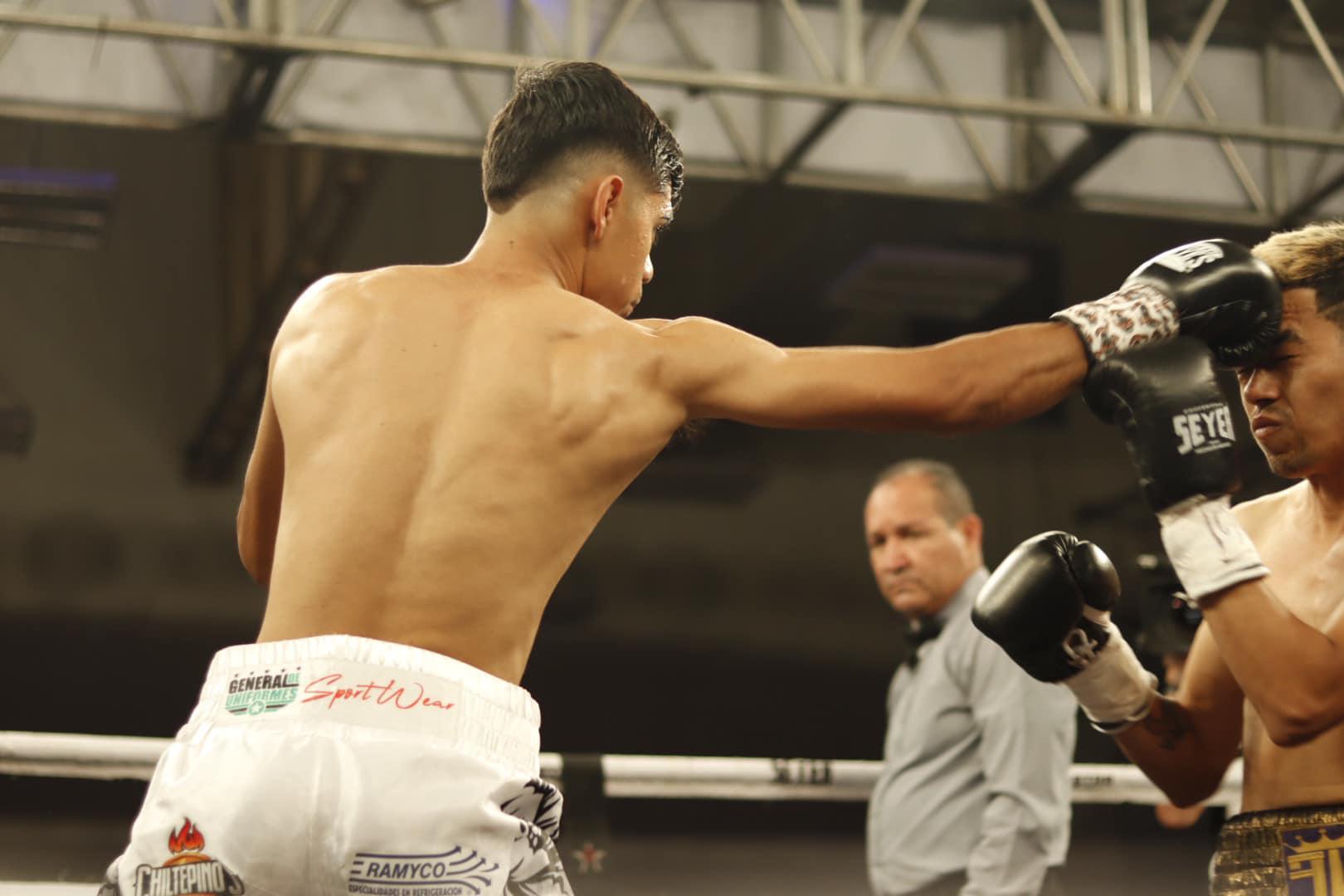 $!Nazario Castro sorprende con nocaut al culichi Héctor Escobar