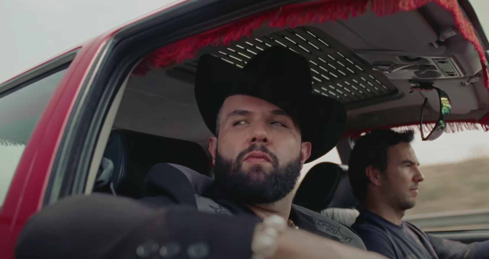 $!Lanza Carín León el tema ‘Por la familia’ inspirada en Sergio ‘Checo’ Pérez