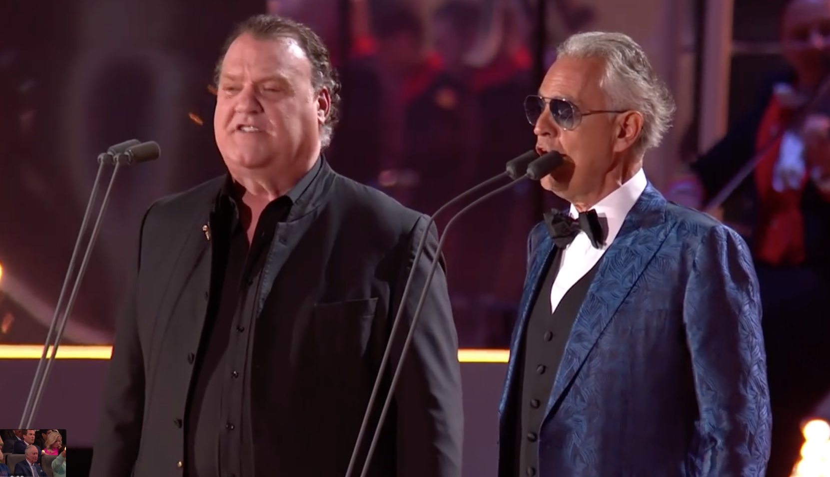 $!Andrea Bocelli y Sir Bryn Terfel interpretan el tema You’’ll never walk alone.