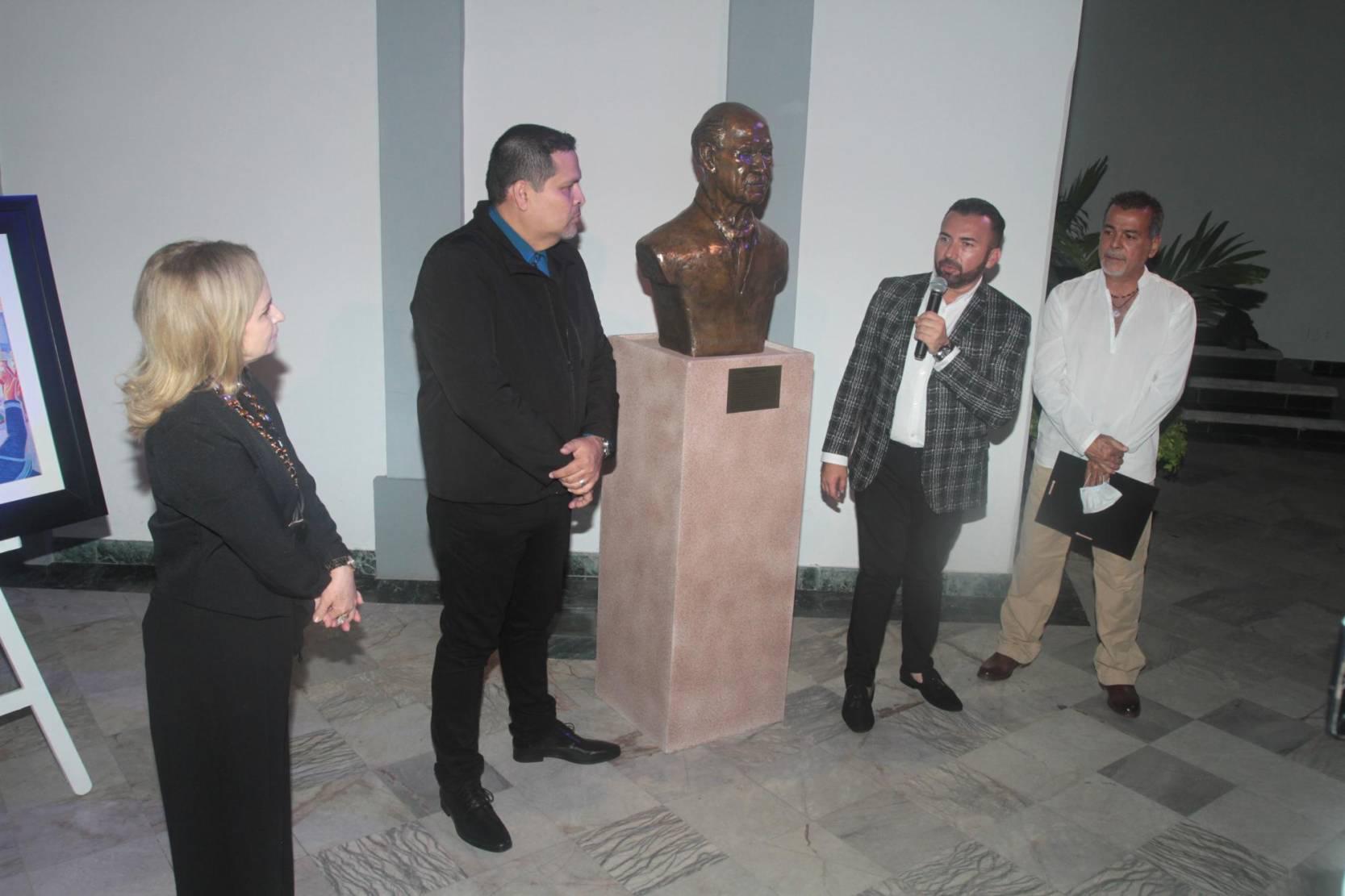 $!En el 2022 se devela un busto en su honor en el Teatro Ángela Peralta.