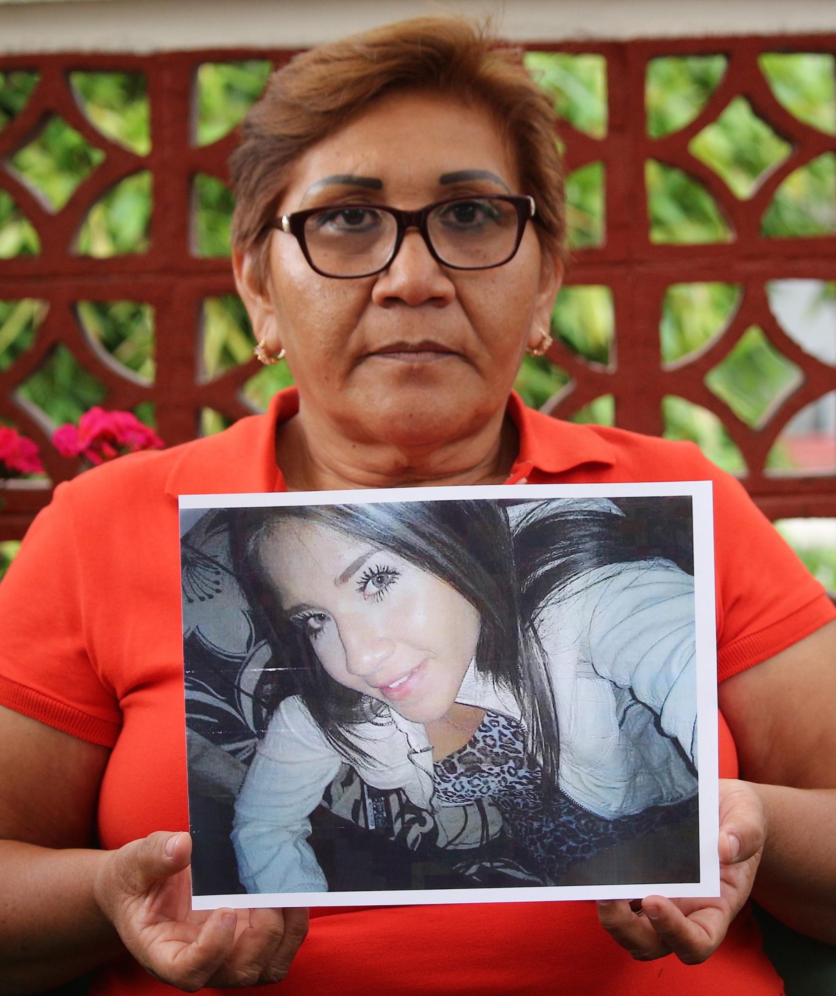 $!Sandra Luz Román busca desde hace 11 años a su hija Ivette Melissa. En todo este tiempo, la CNB, afirman sus abogados, nunca ha realizado una búsqueda en vida de la joven.