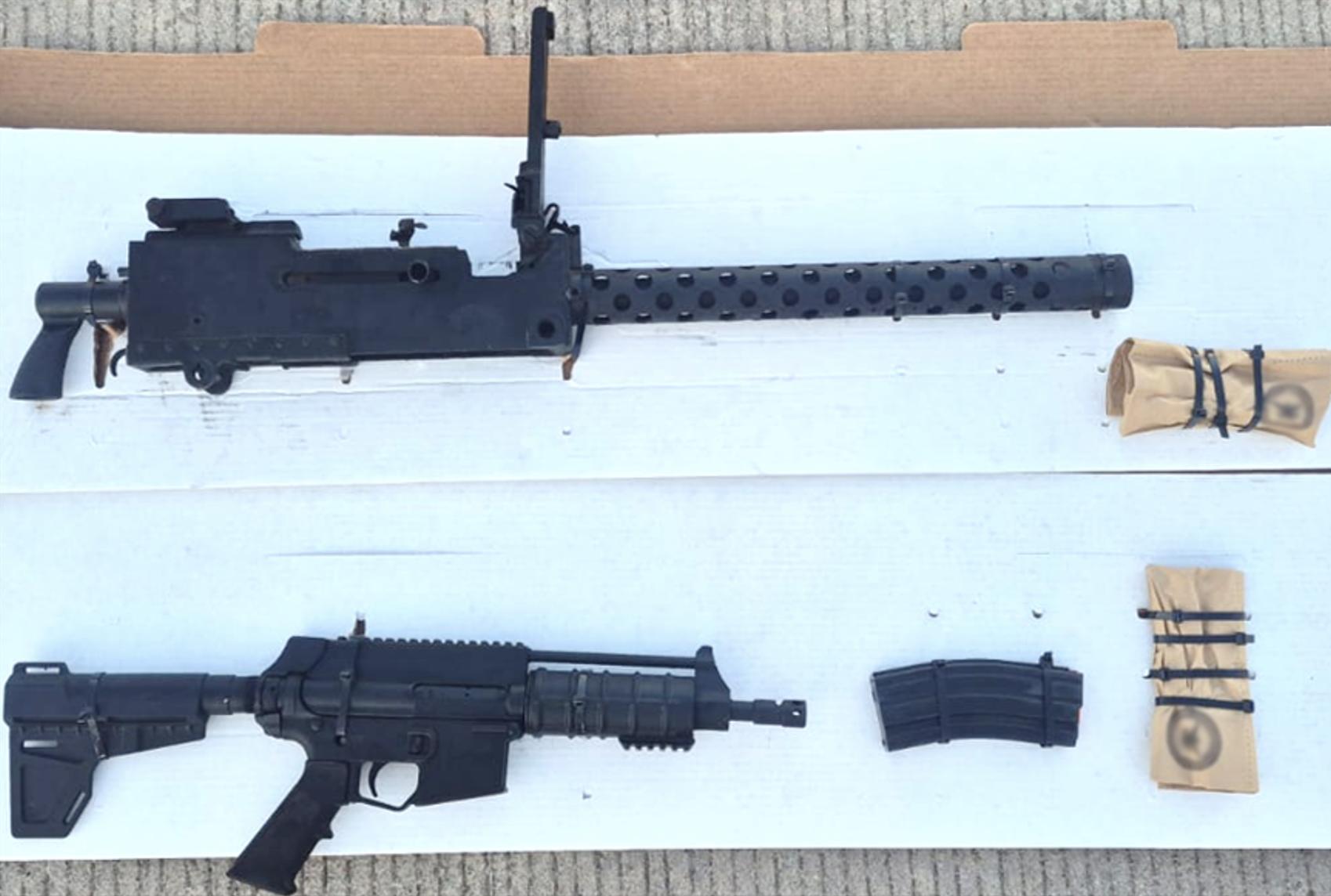 $!Aseguran granadas artesanales, armas y un vehículo en Mazatlán y El Fuerte