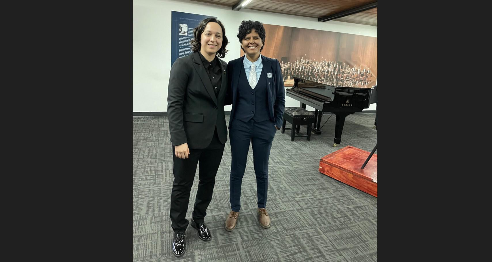 $!Monteón junto a la maestra Inés Rodríguez, en la Sala “Silvestre Revueltas” del Centro Cultural Ollin Yoliztli en Tlalpan, Ciudad de México.