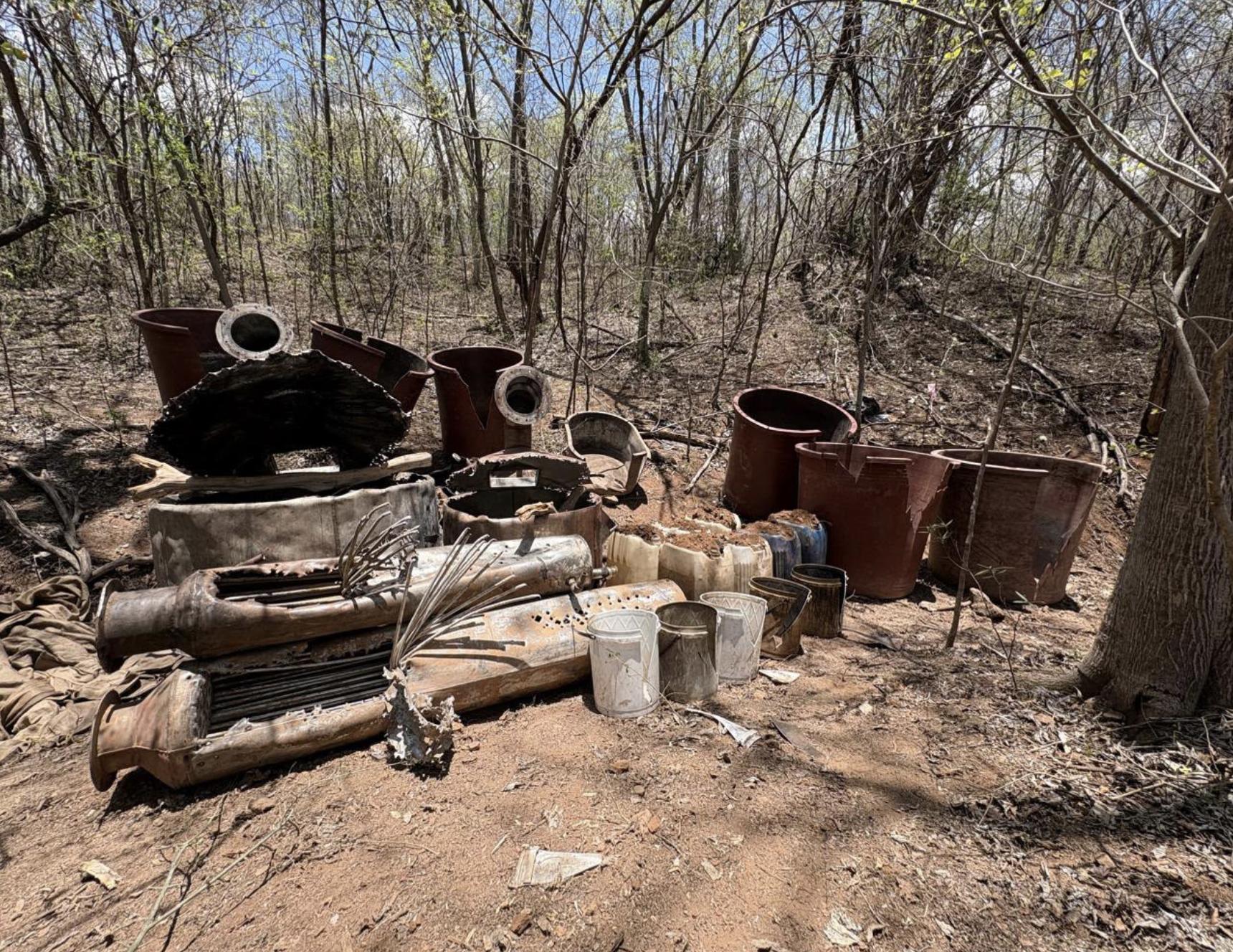 $!Desmantelan ocho centros de elaboración de droga en Cosalá; aseguran reactores y miles de litros de químicos
