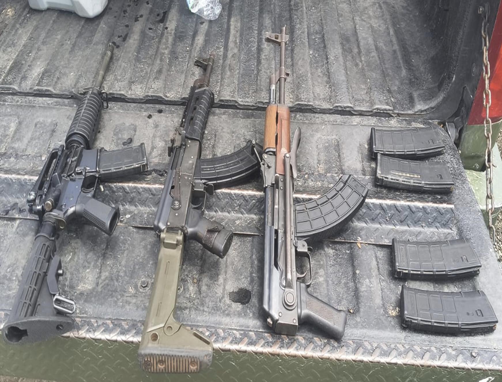 $!Dos detenidos tras operativos en Mazatlán y Escuinapa; aseguran armas, explosivos y droga