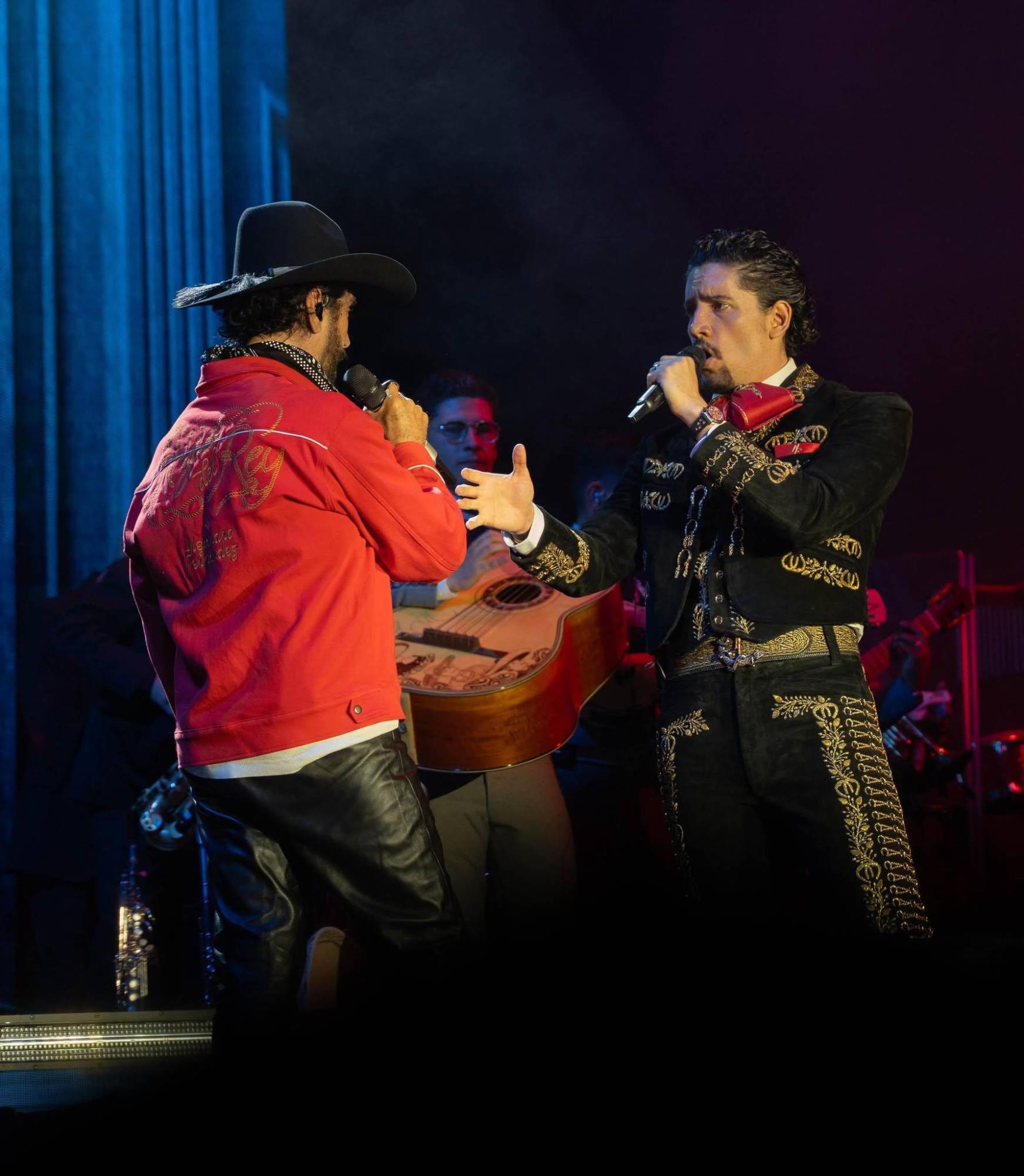 $!Alex Fernández también participa en el concierto.