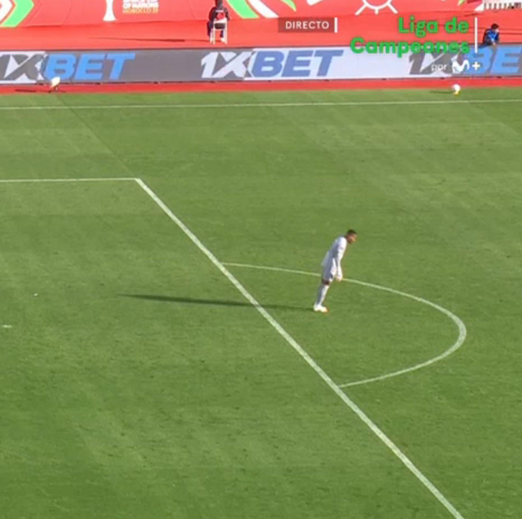 $!Preocupación en la Copa Africana: el portero de Sudán se desmaya en pleno partido