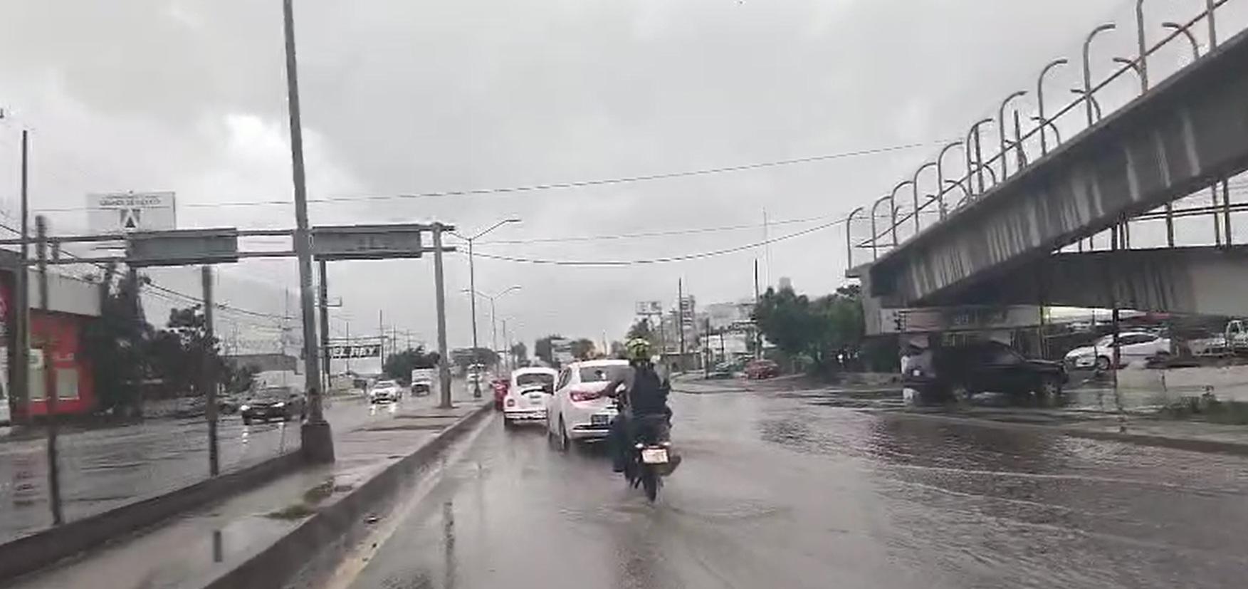 $!Persisten las lluvias intensas para Mazatlán durante la mañana de este sábado
