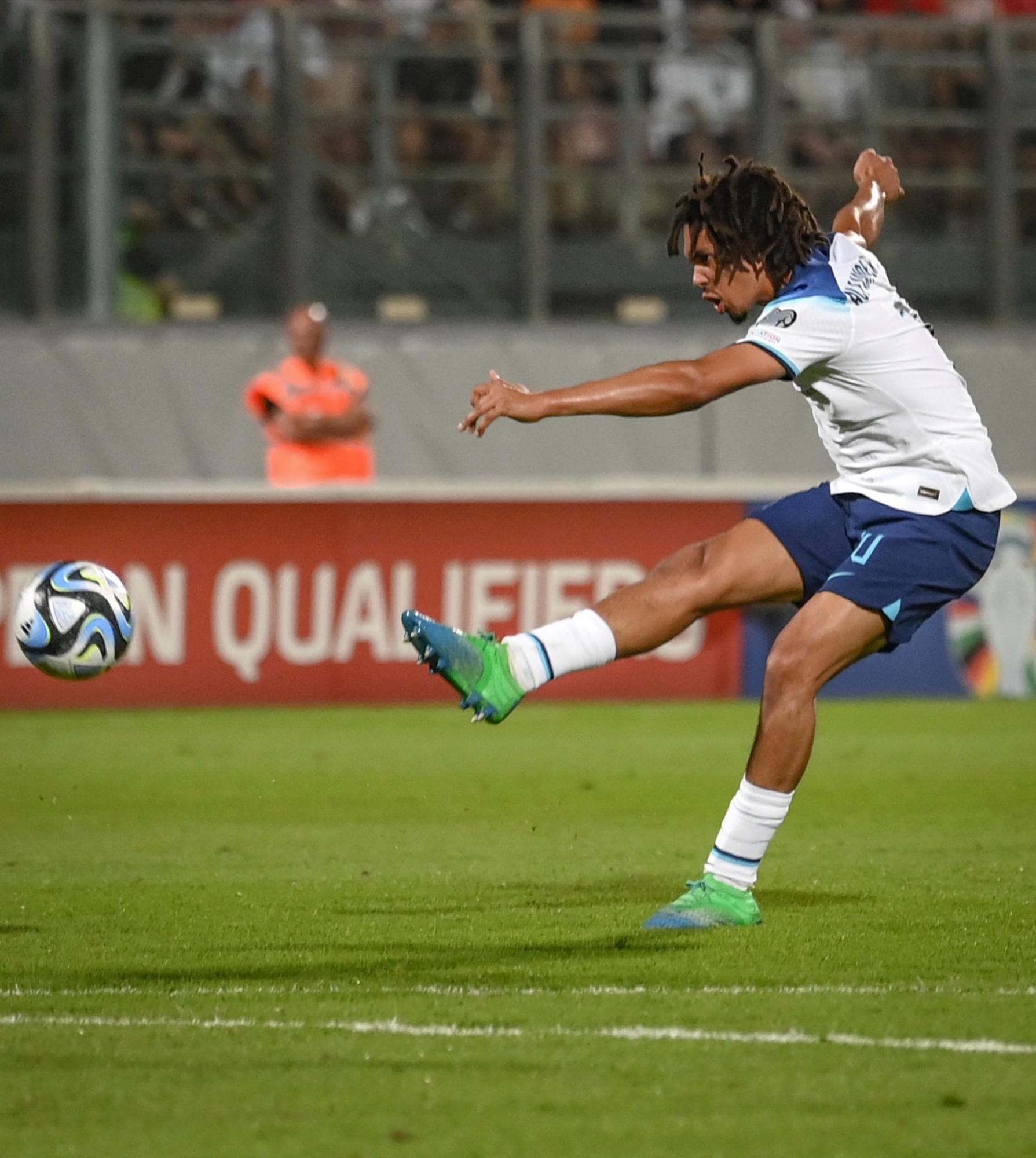 $!Francia e Inglaterra mantienen el pleno rumbo a la Euro