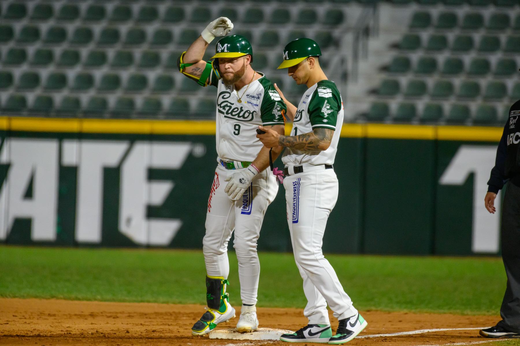 $!Eric Filia celebra hit.