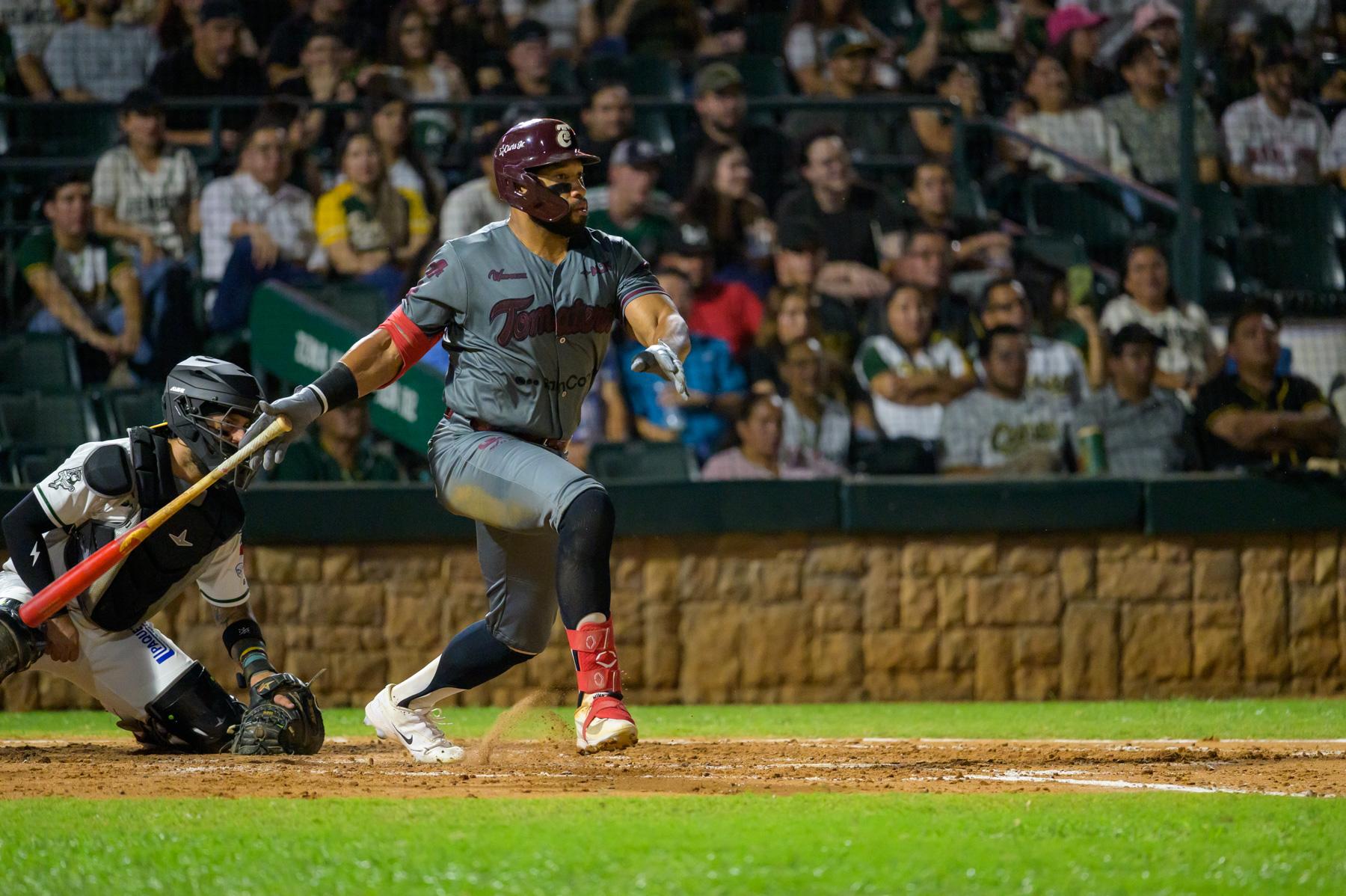 $!Jon Singleton produce con hit.
