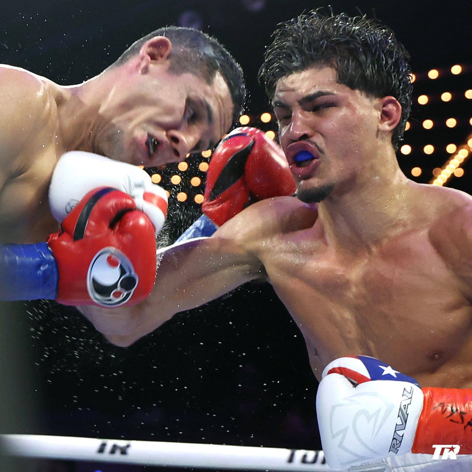 $!Sinaloense ‘Chino’ García cae con honra ante Xander Zayas, en una guerra sin caídas, pero llena de corazón