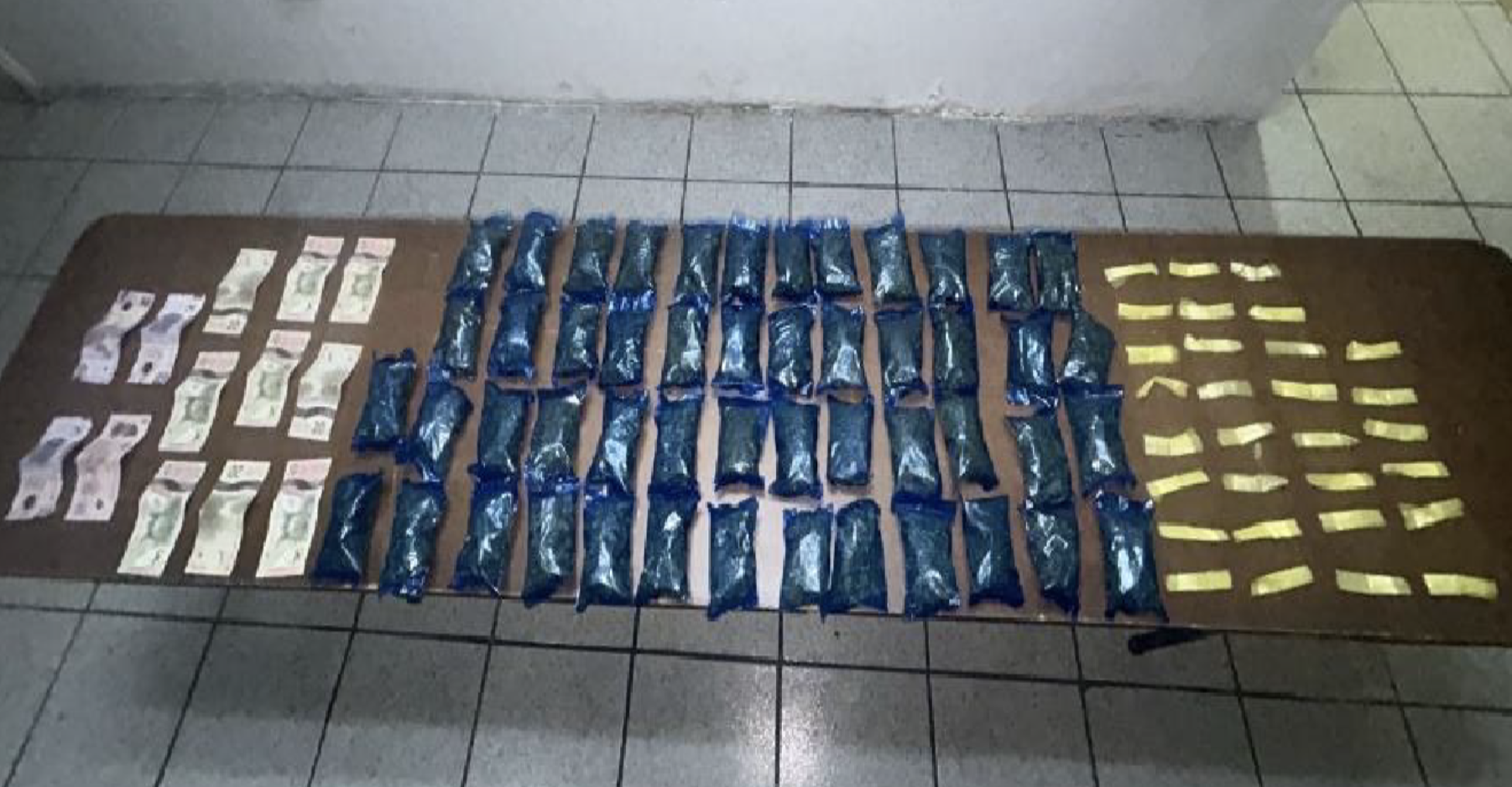 $!Marina detiene a una persona con droga y dinero en Navolato