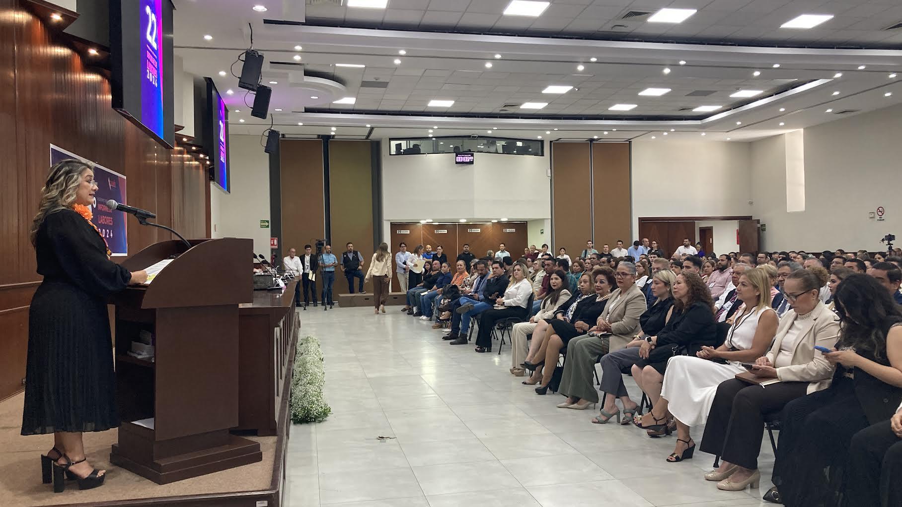 $!Una importate asistencia acude a la presentación del informe anual.