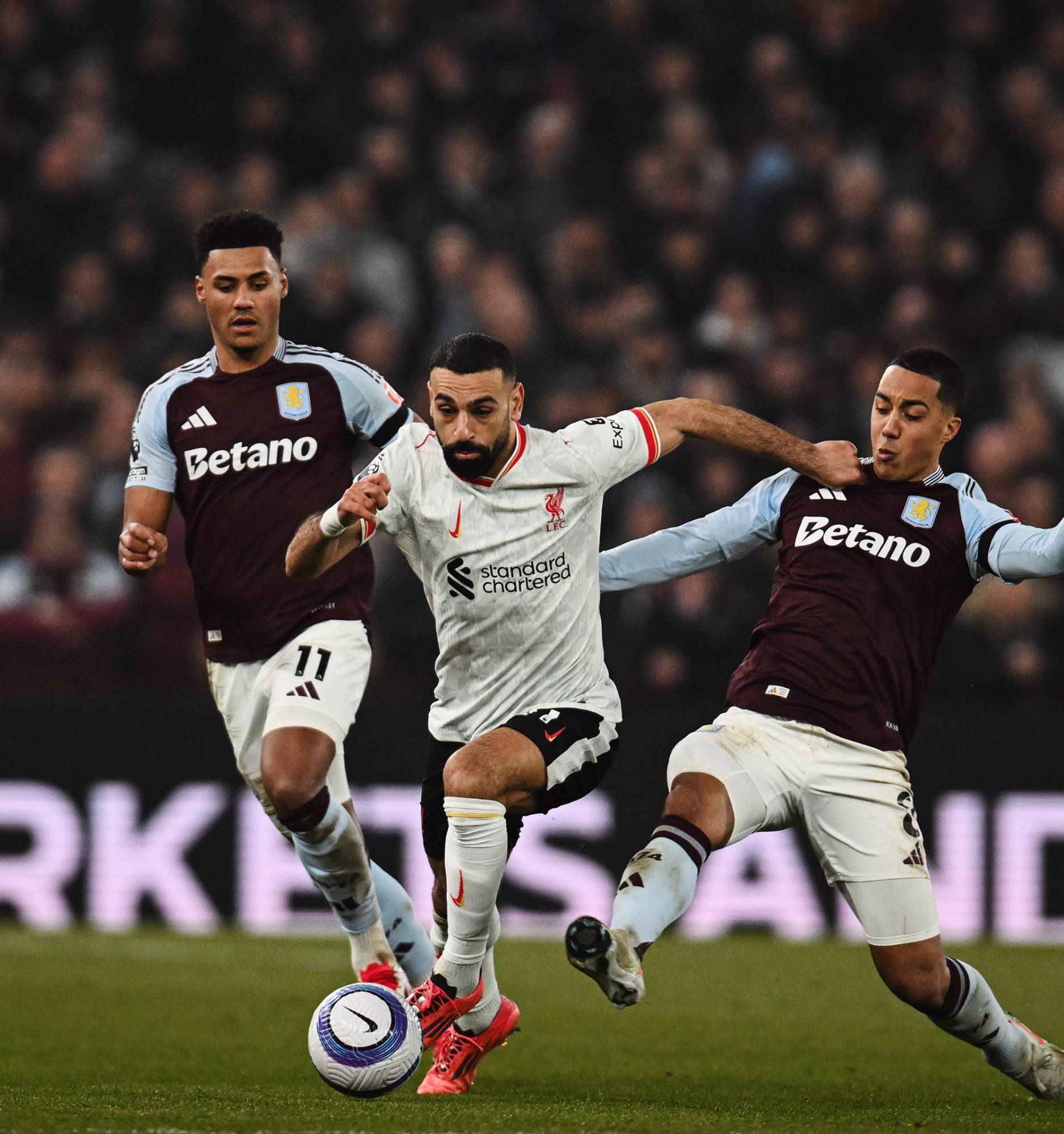 $!Liverpool empata con Aston Villa y pierde puntos clave