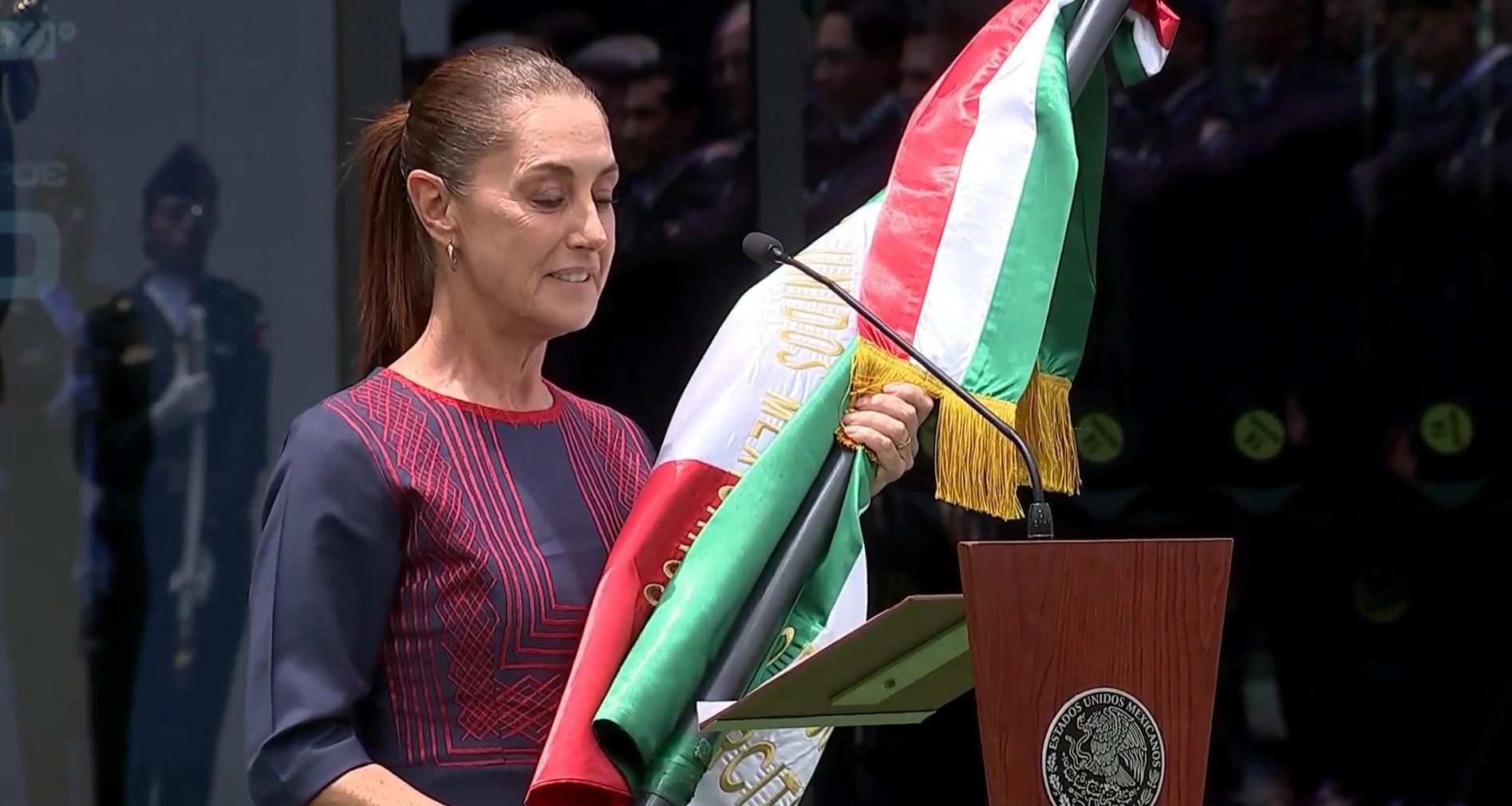 $!La Selección Mexicana de futbol es abanderada por Claudia Sheinbaum previo a su debut mundialista