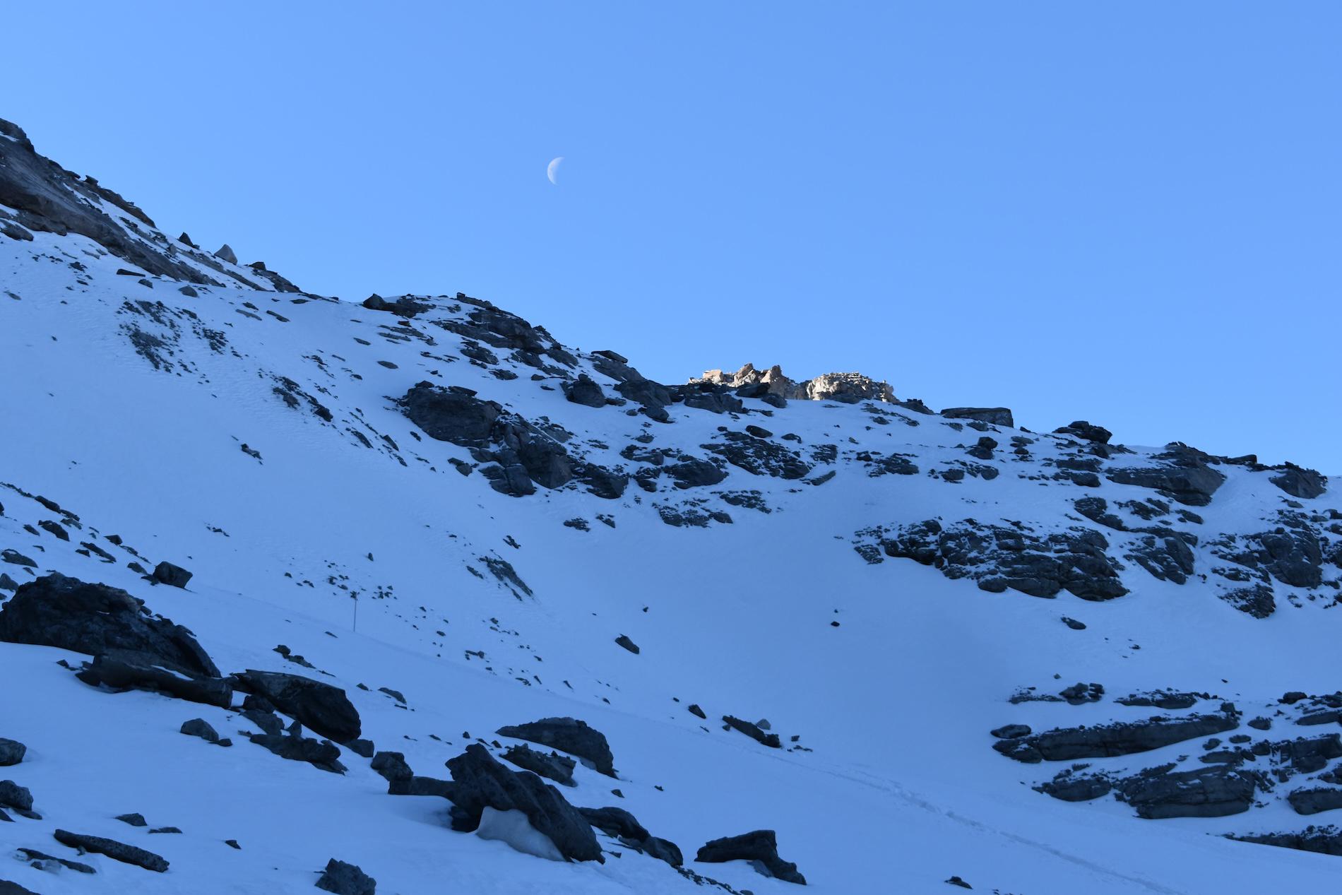 $!Superficie del glaciar Echaurren Norte en abril de 2026. Se observa el glaciar parcialmente cubierto de nieve al inicio del año hidrológico 2026, junto con una baliza de ablación instalada en el glaciar.