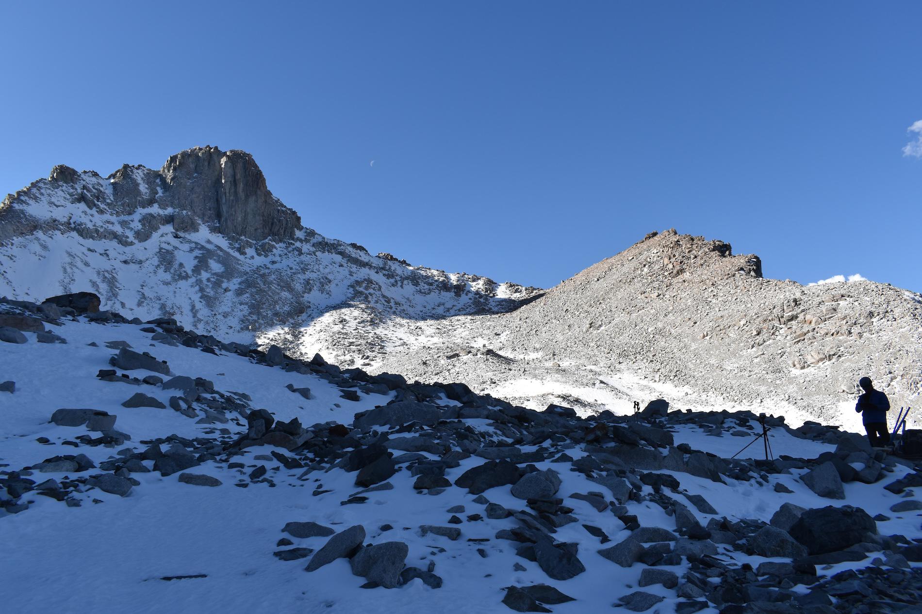 $!Toma de coordenadas de los puntos de control para el levantamiento fotogramétrico sobre el glaciar Echaurren Norte, en abril de 2026.