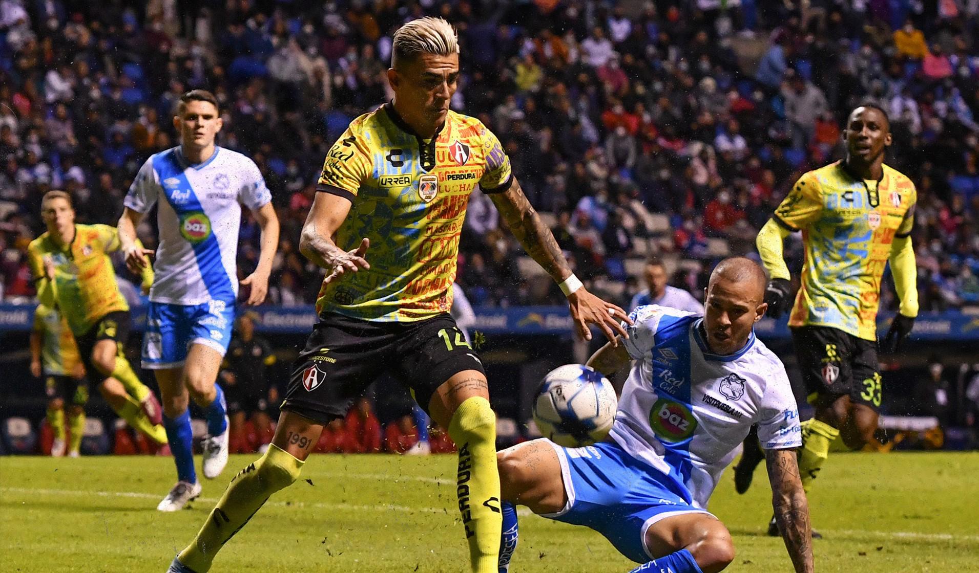 $!Puebla rescata agónico empate ante Atlas con chilena de Martínez
