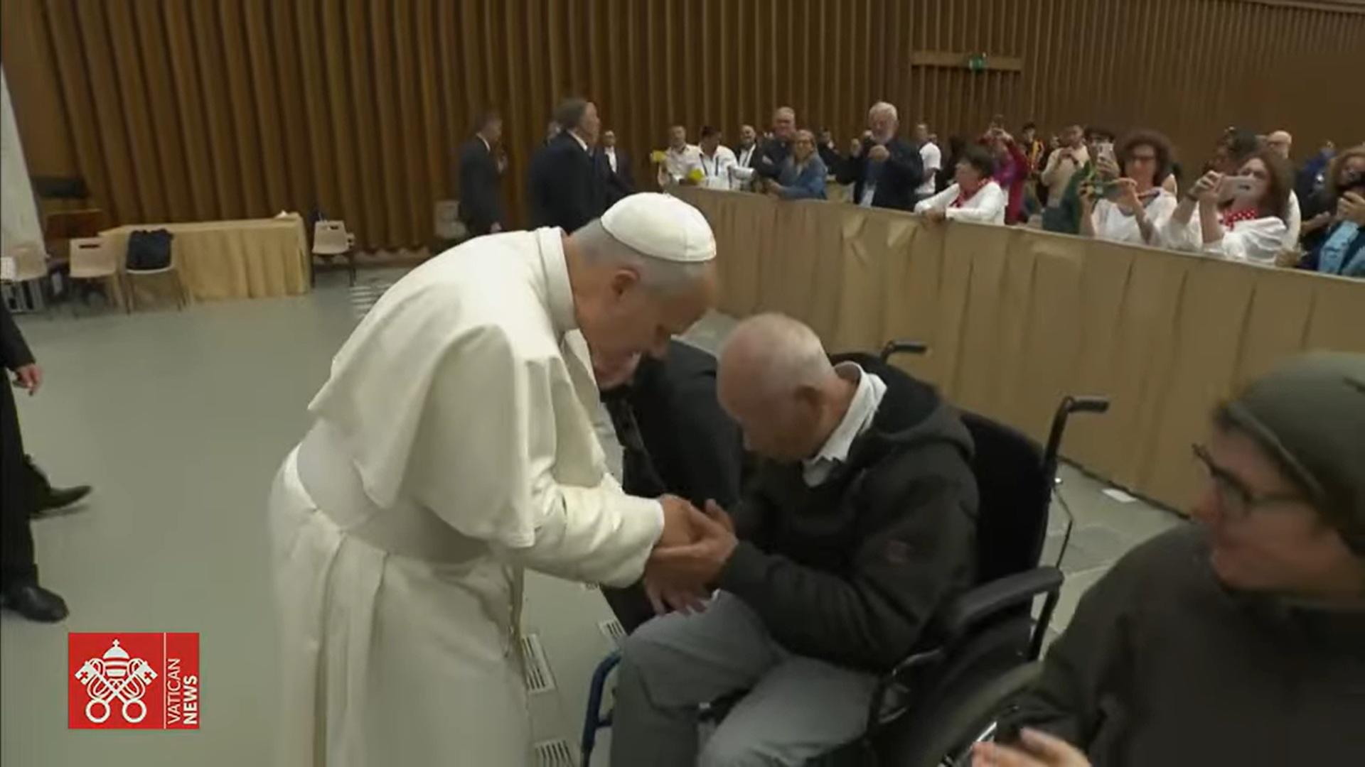 $!El Papa a los gitanos: trabajo y oración ‘fuerza’ para derribar los muros de la desconfianza